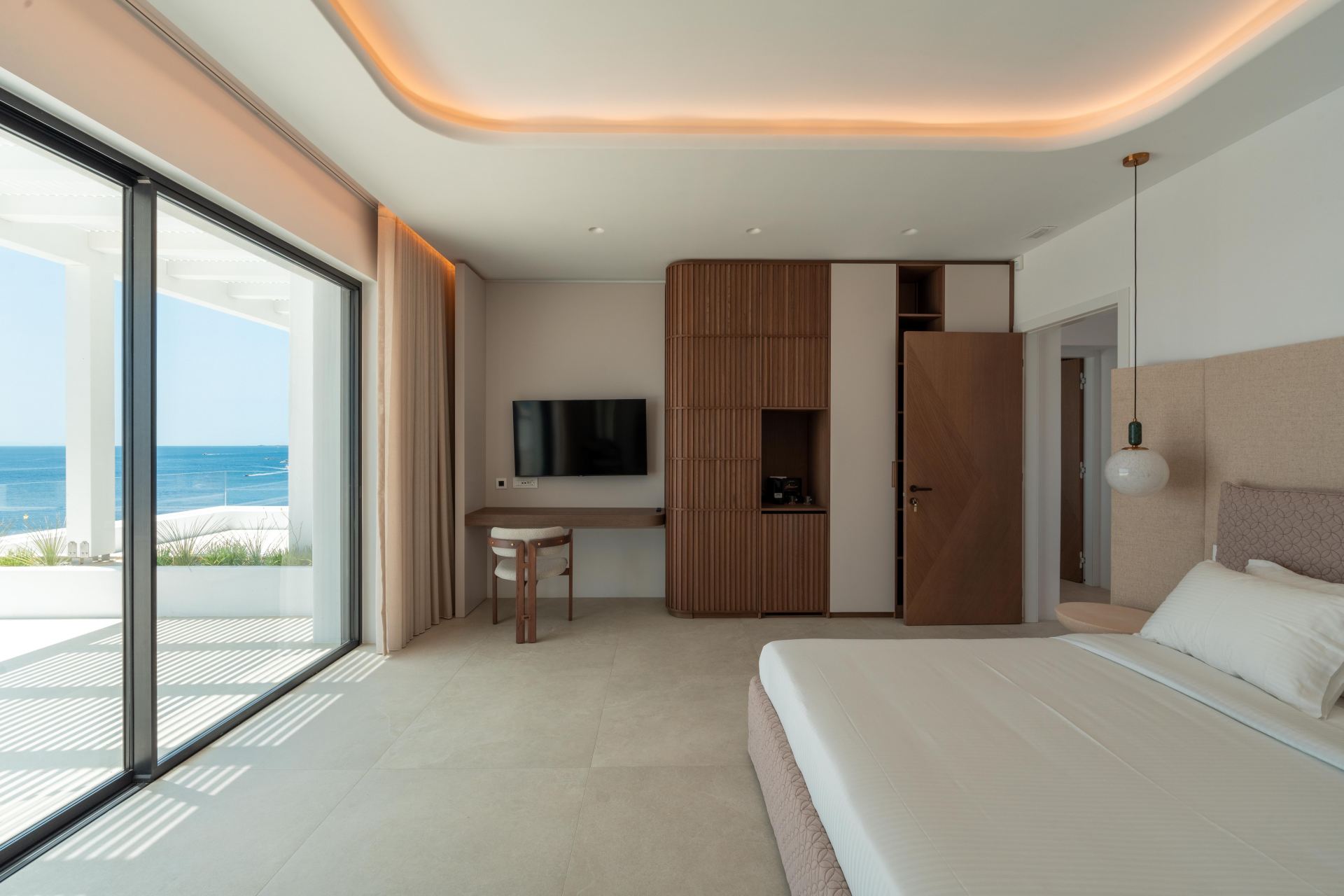 Splendid Waterfront Villas