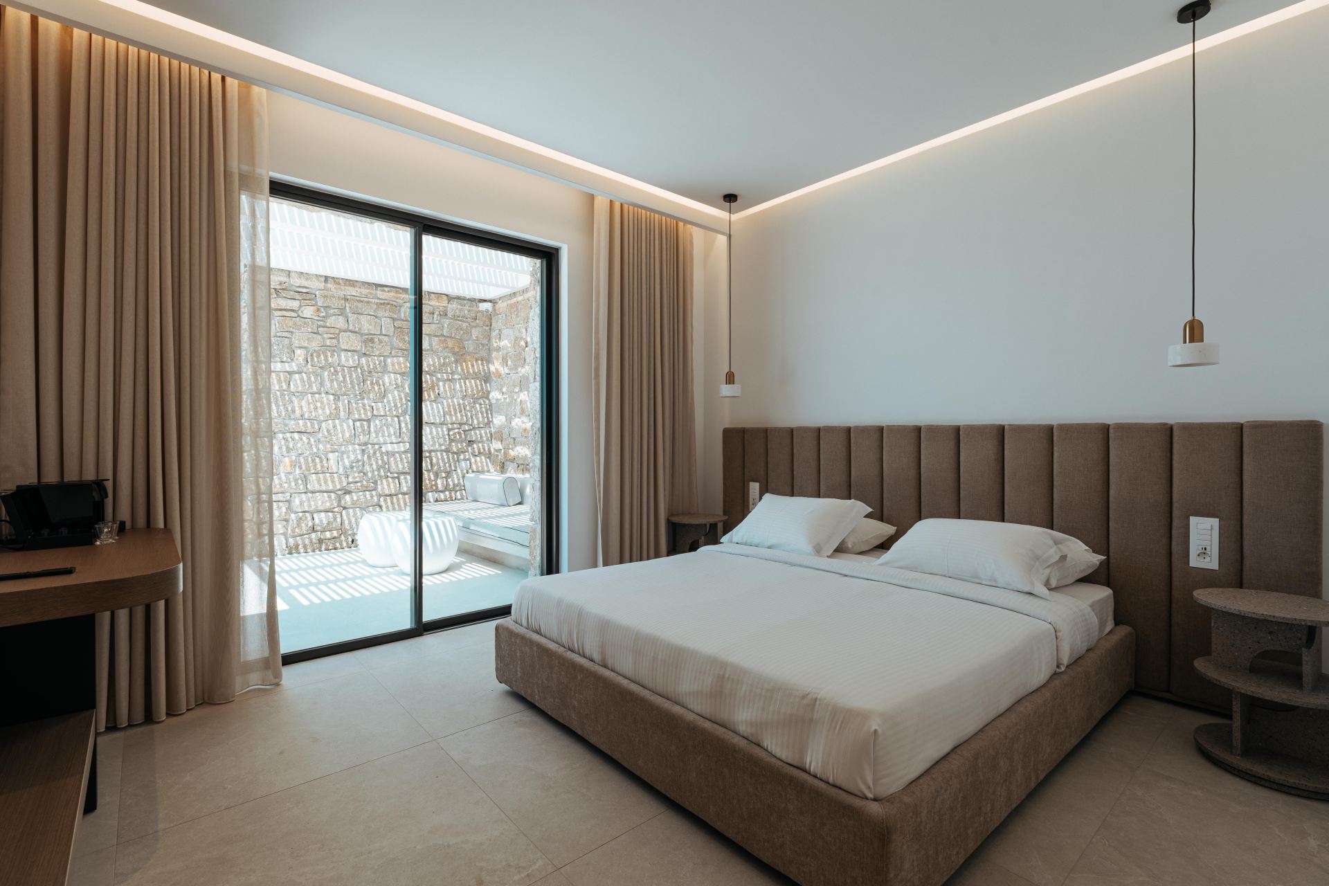 Splendid Waterfront Villa 2