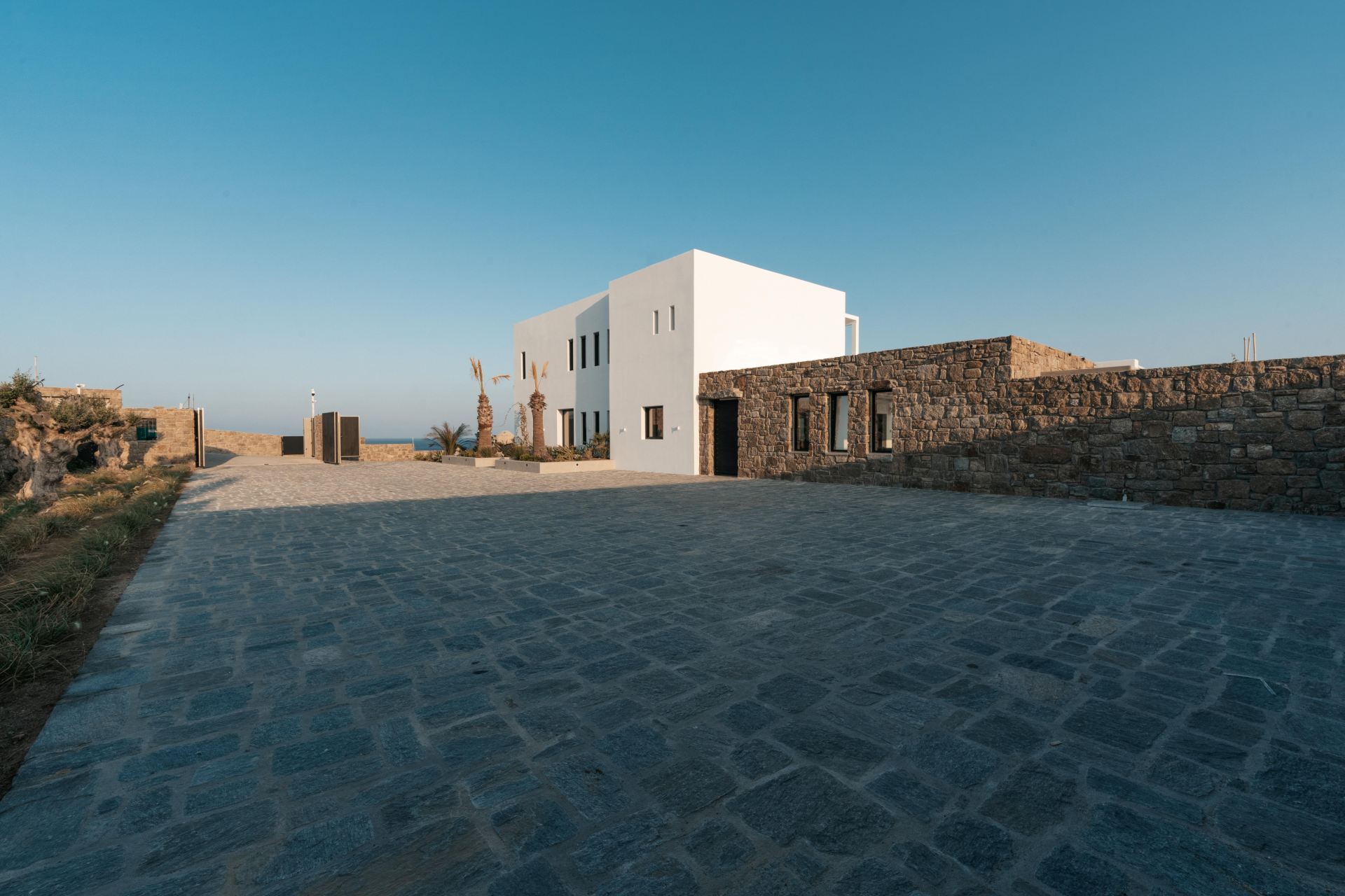 Splendid Waterfront Villa 1