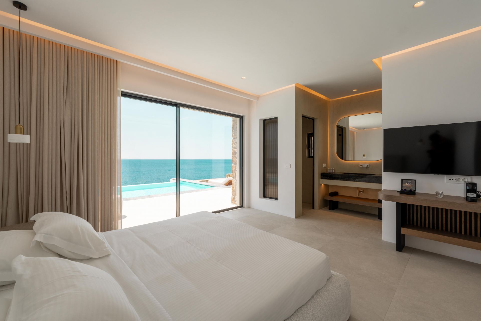 Splendid Waterfront Villas