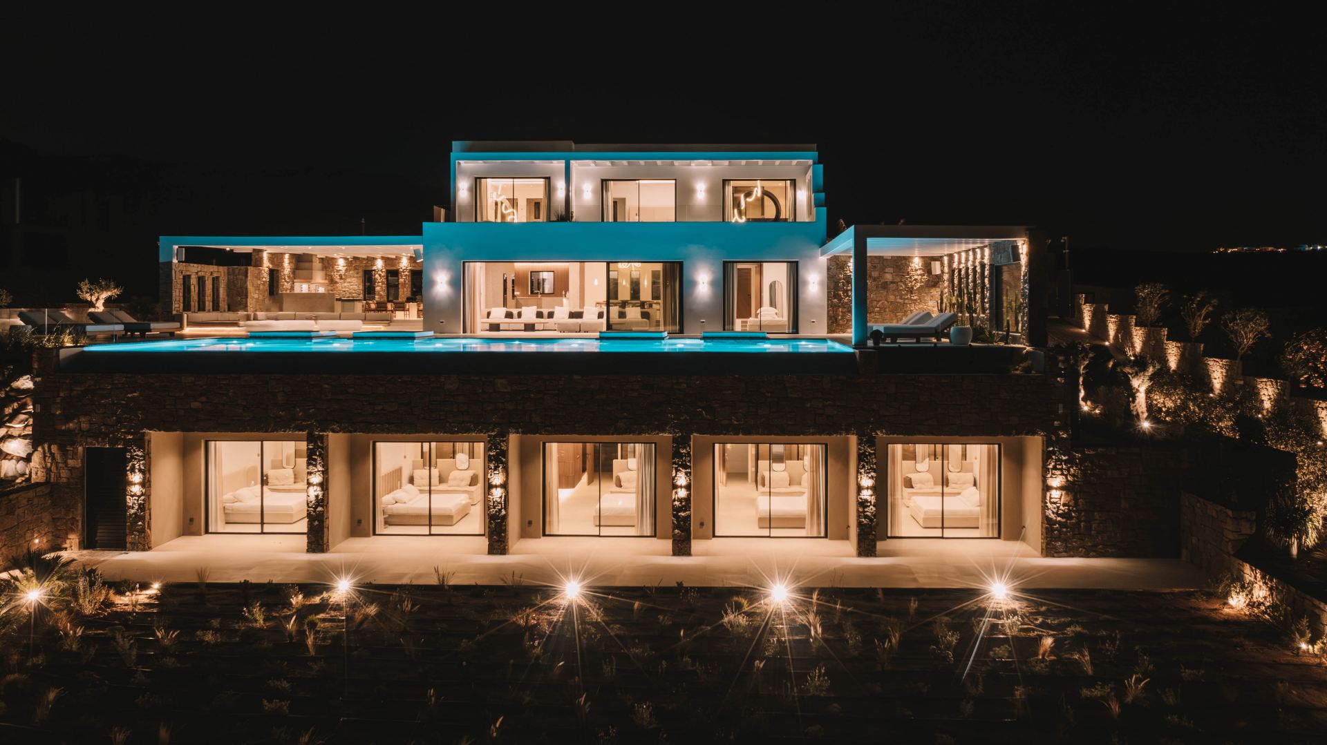 Splendid Waterfront Villa 1