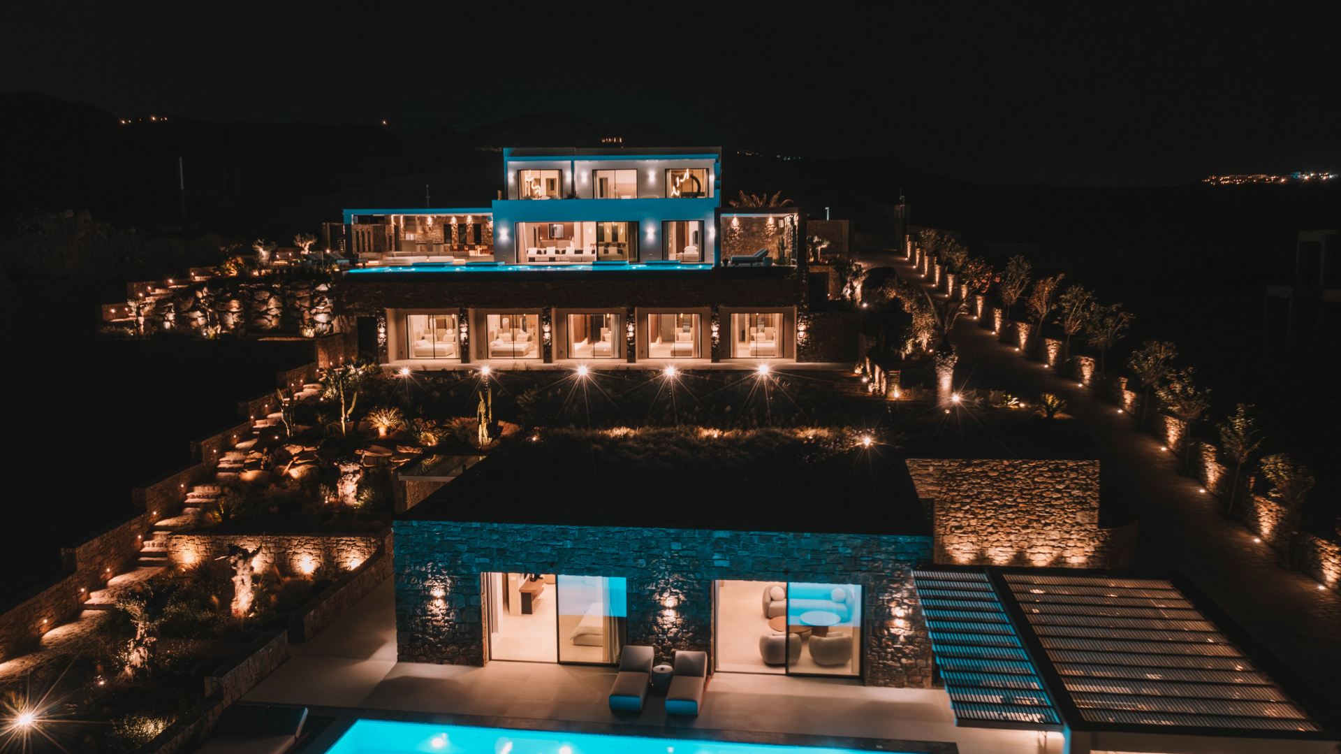 Splendid Waterfront Villa 1