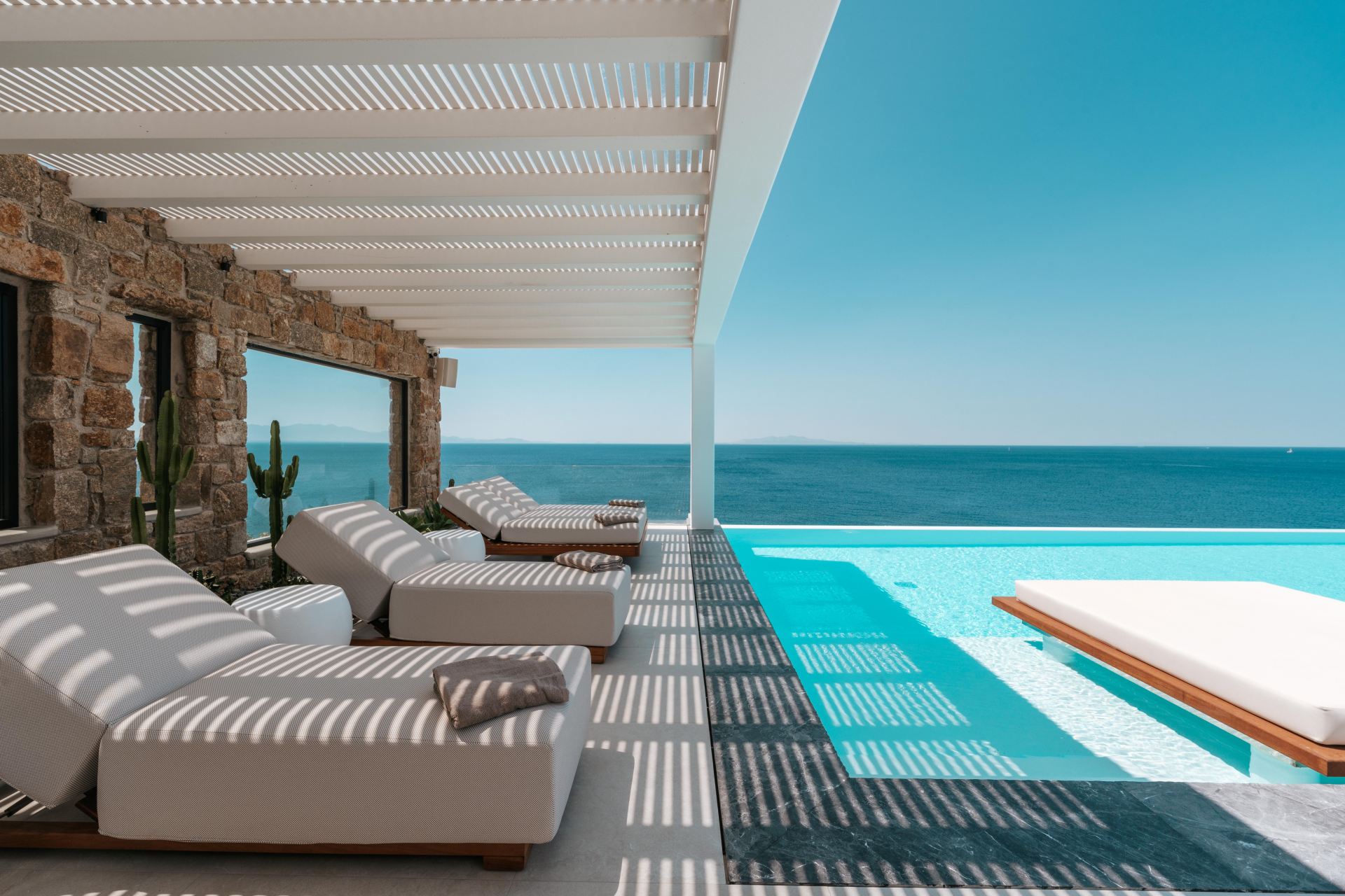 Splendid Waterfront Villa 1