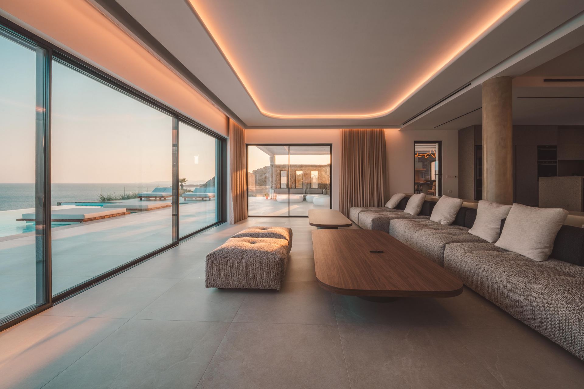 Splendid Waterfront Villa 1