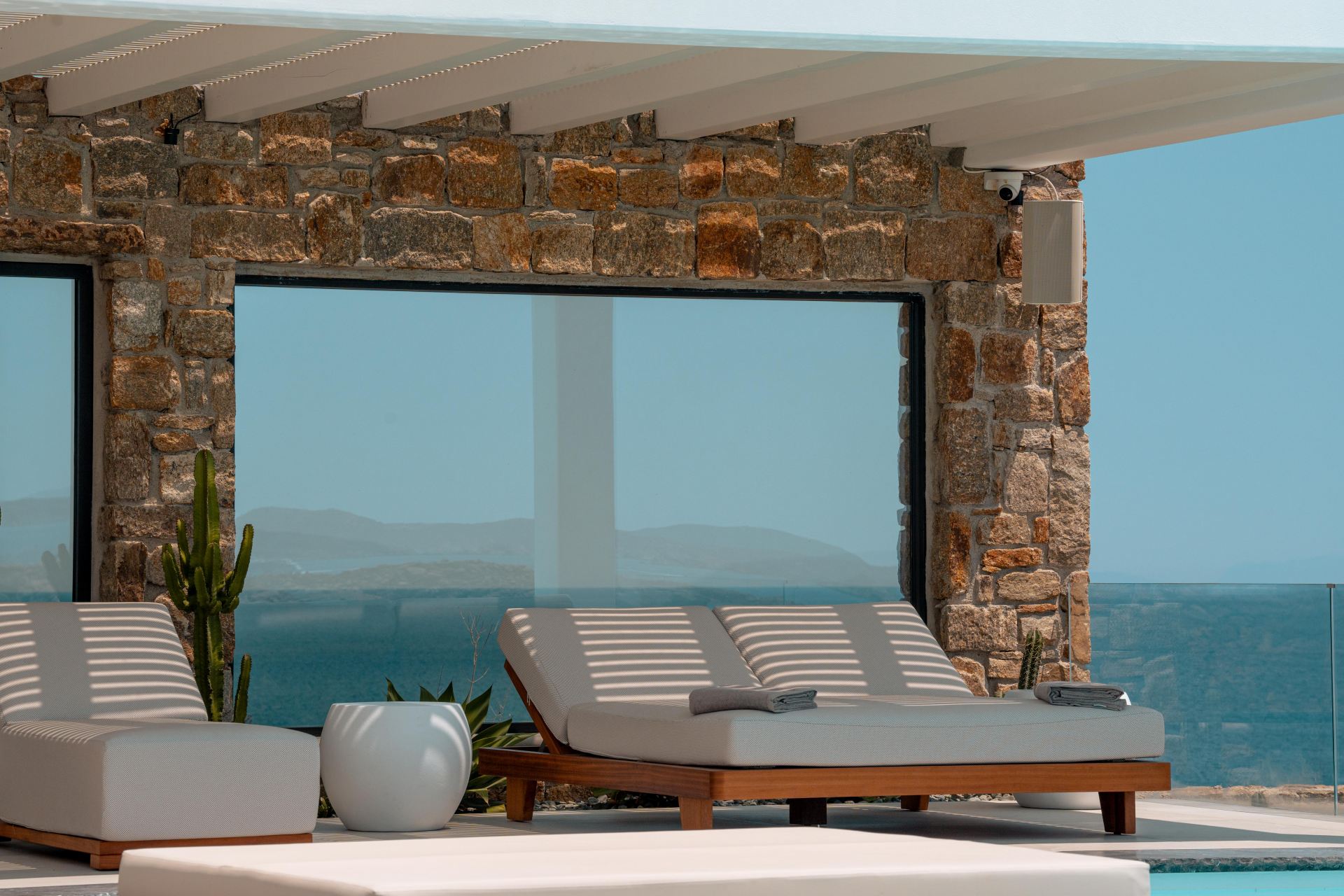 Splendid Waterfront Villa 1