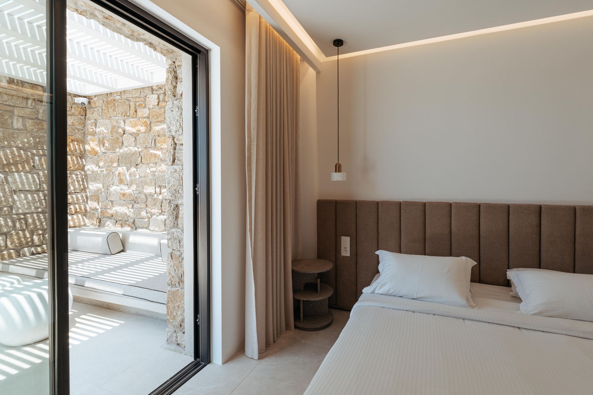 Splendid Waterfront Villa 2