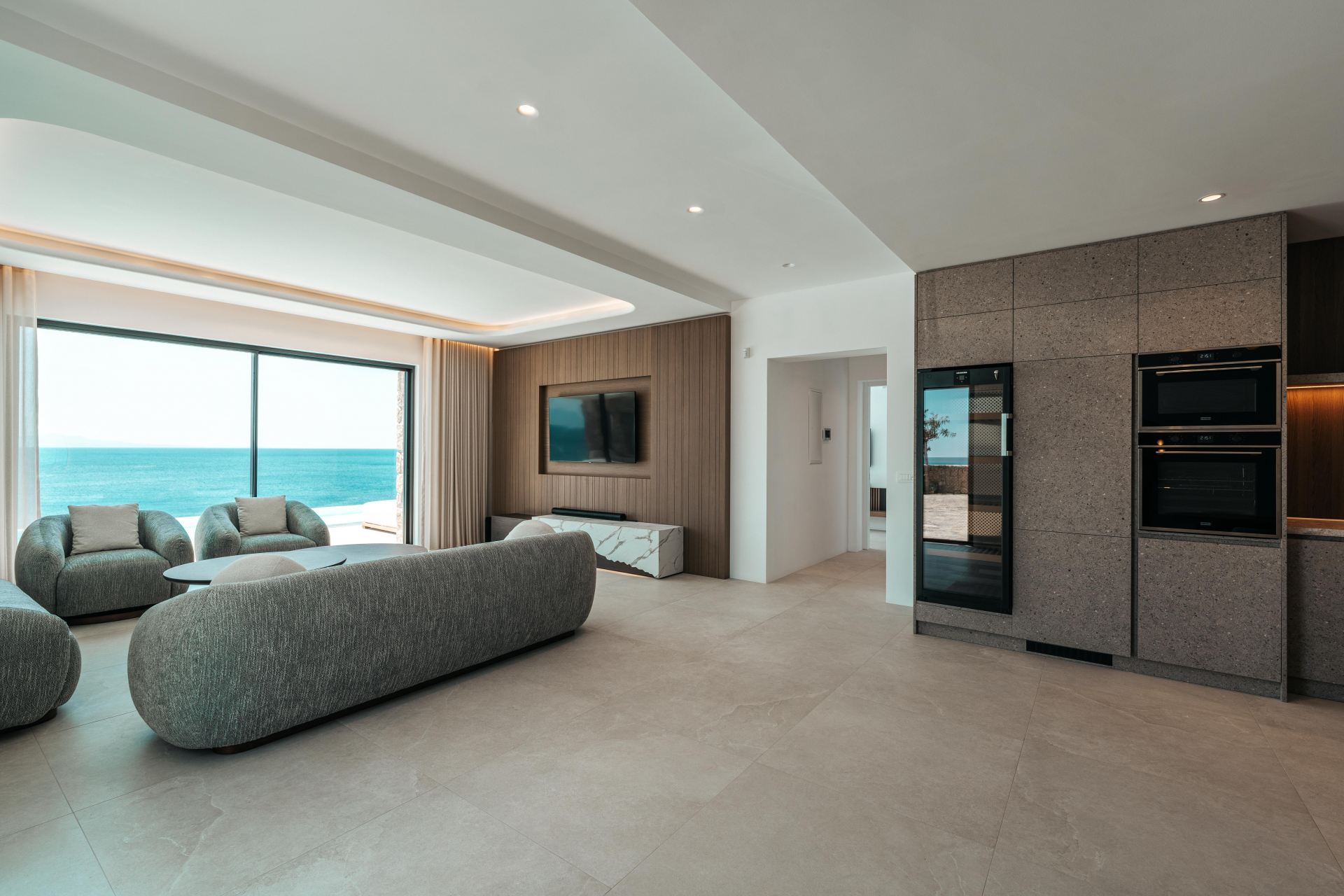 Splendid Waterfront Villa 2