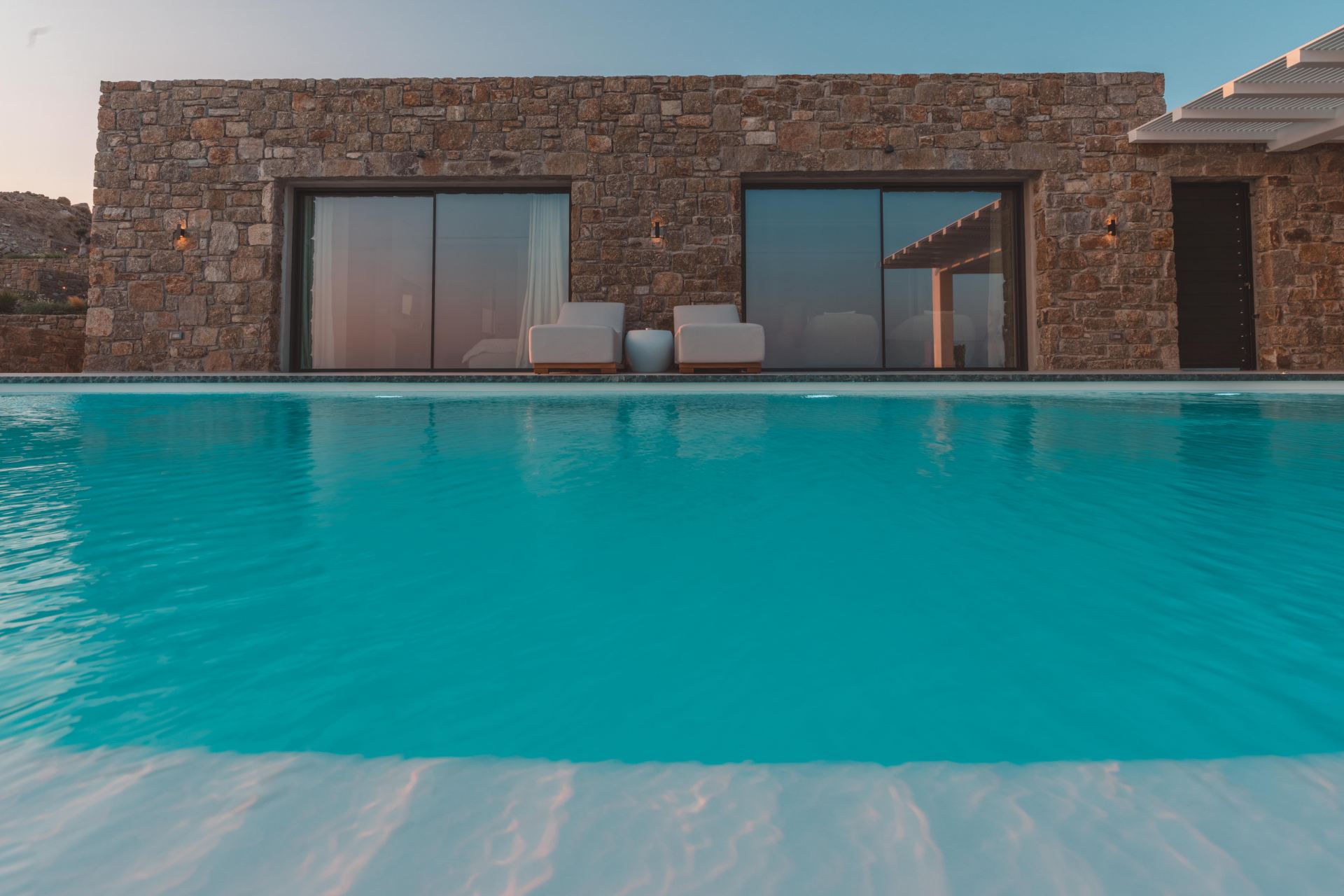 Splendid Waterfront Villa 2