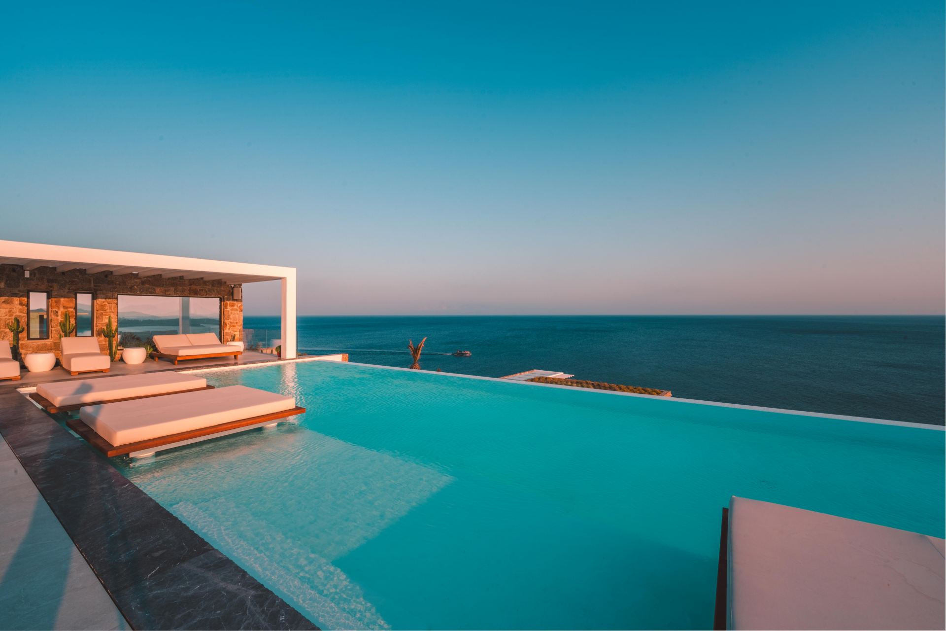 Splendid Waterfront Villa 1