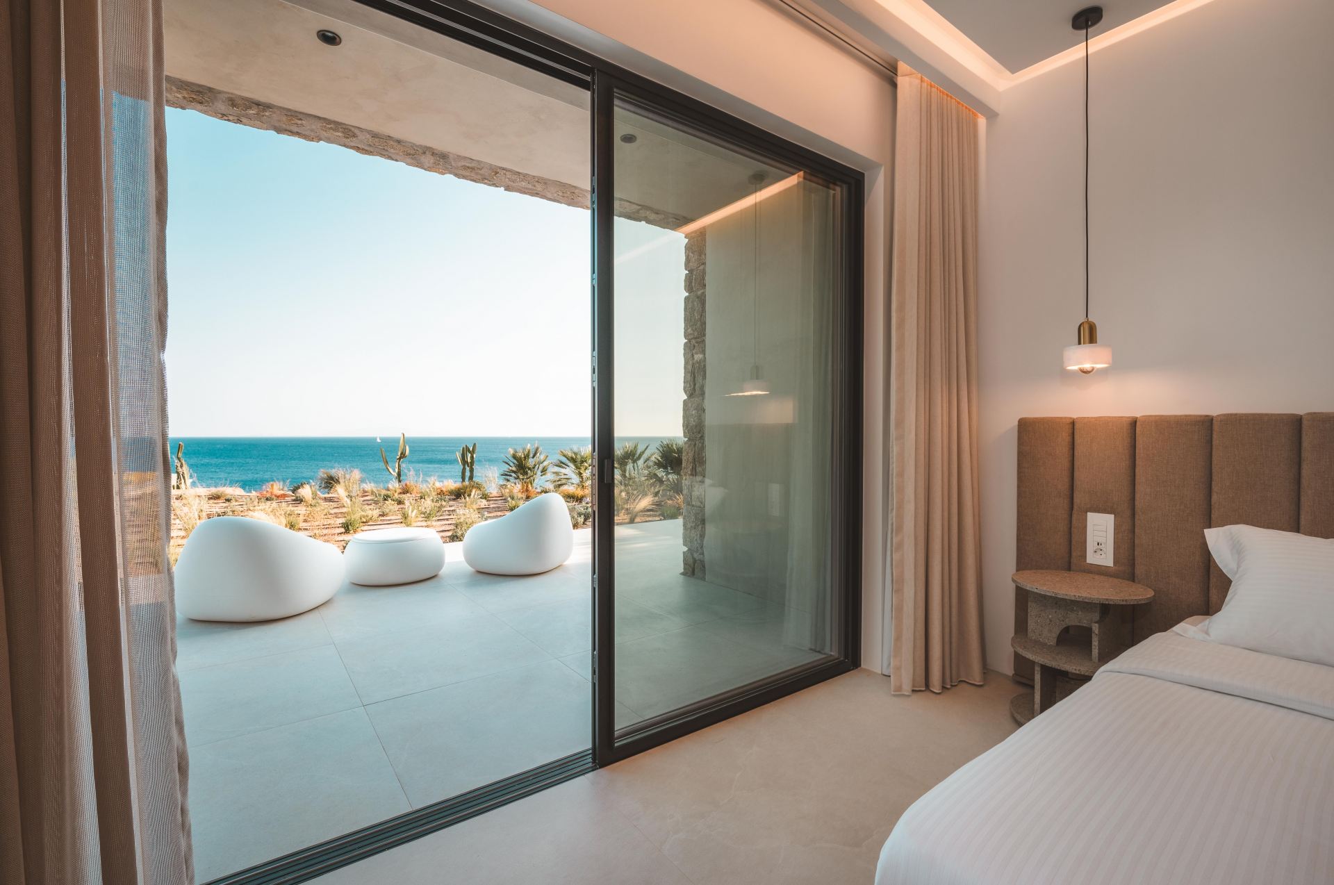 Splendid Waterfront Villa 1