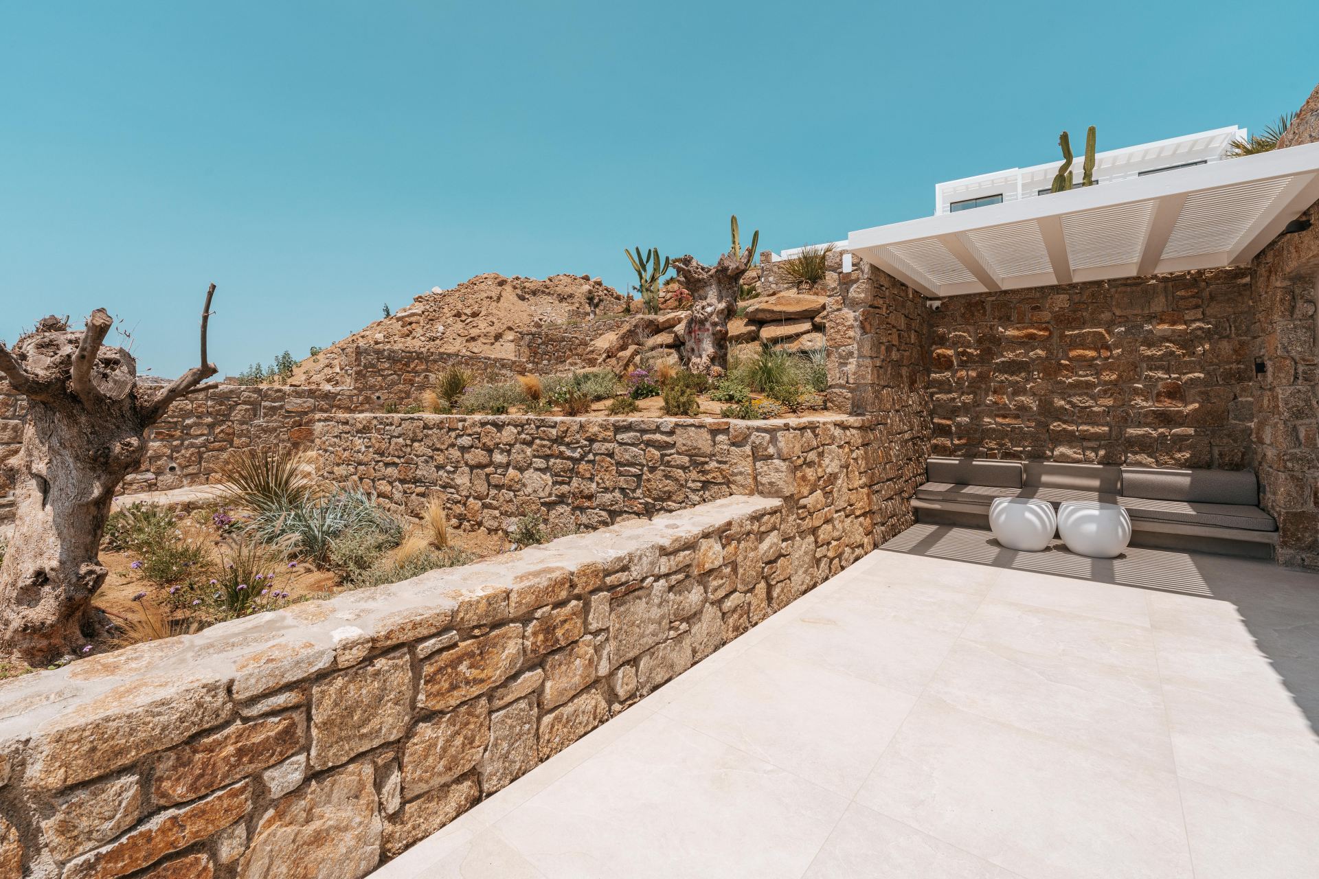 Splendid Waterfront Villa 2