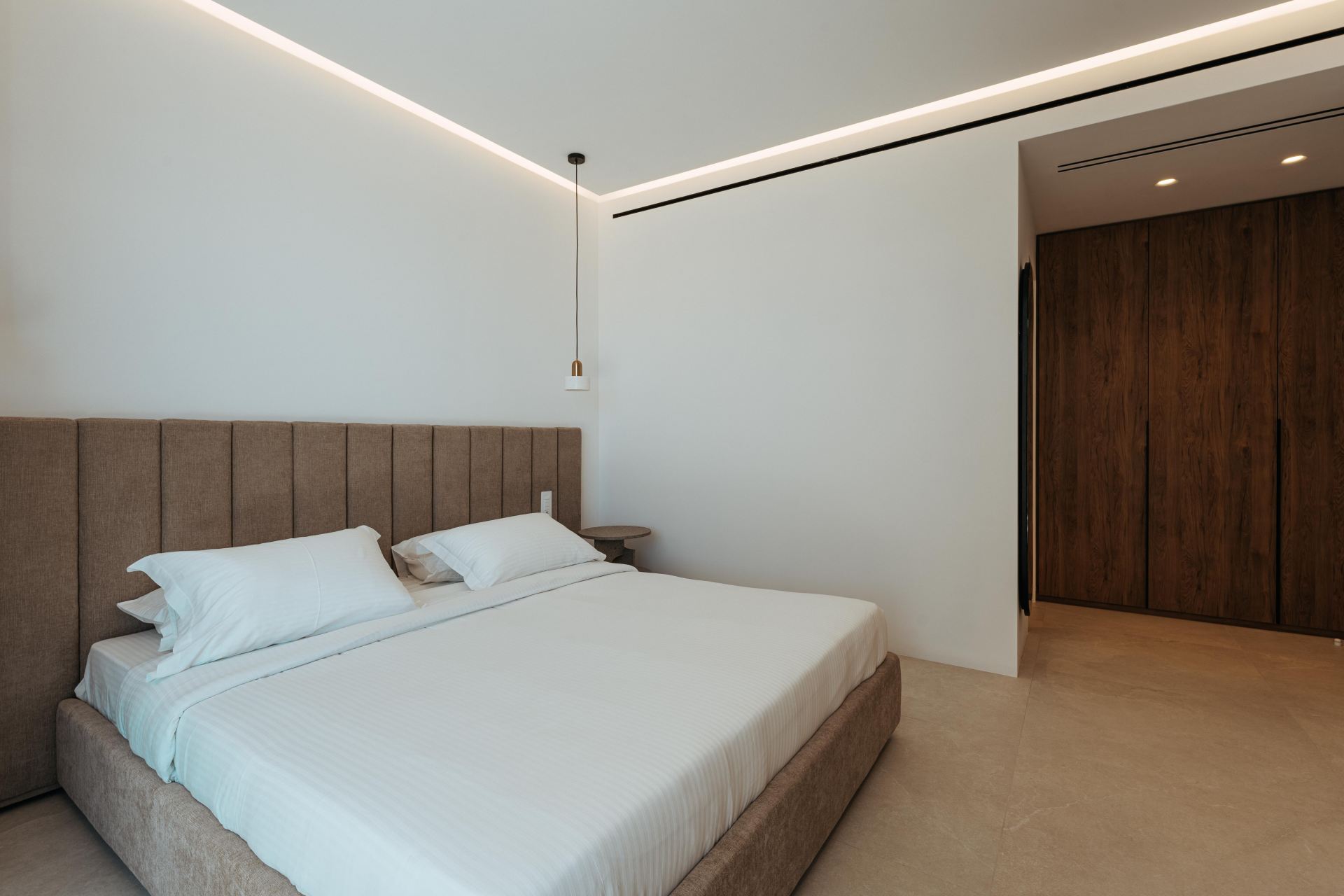 Splendid Waterfront Villa 2