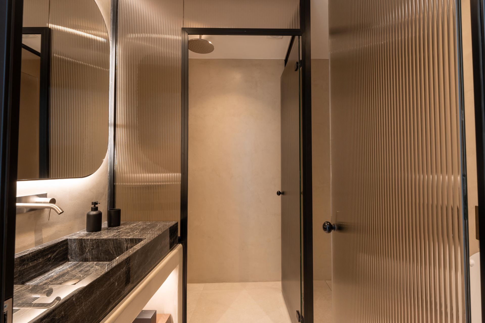 Splendid Waterfront Villas