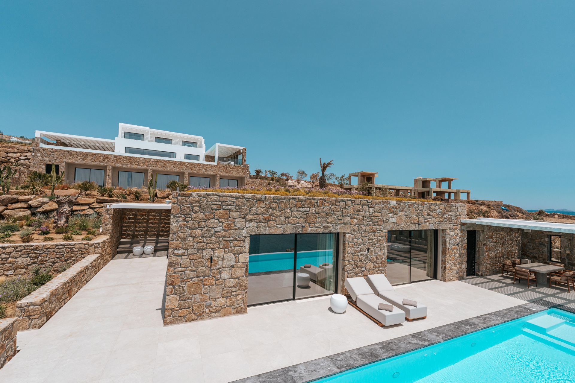 Splendid Waterfront Villa 2