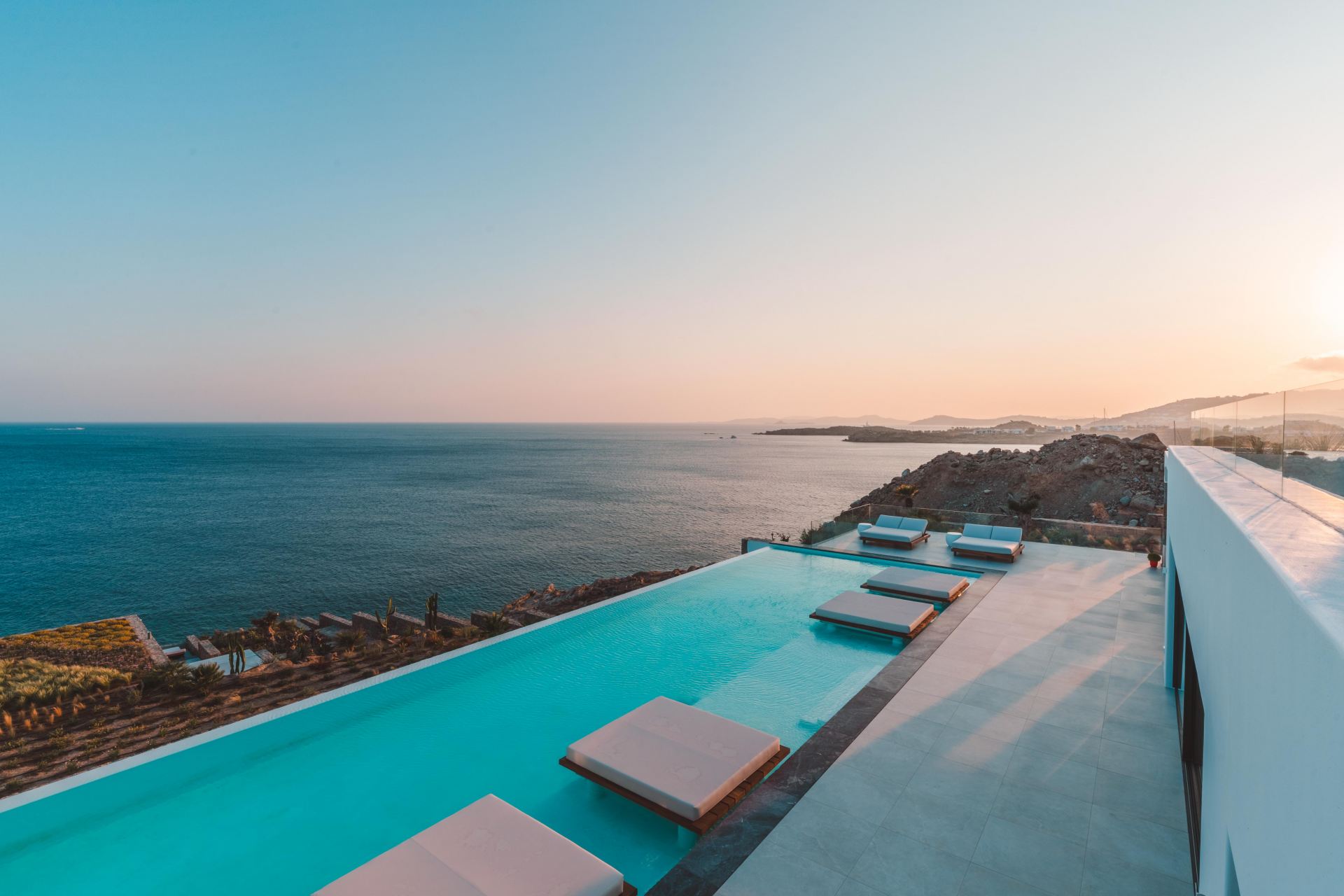 Splendid Waterfront Villas