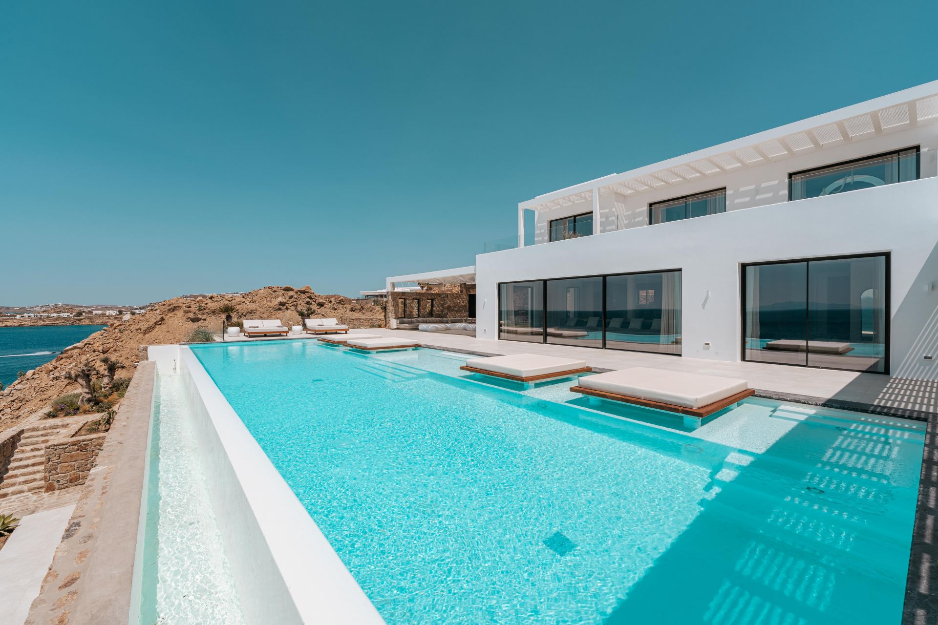 Splendid Waterfront Villas