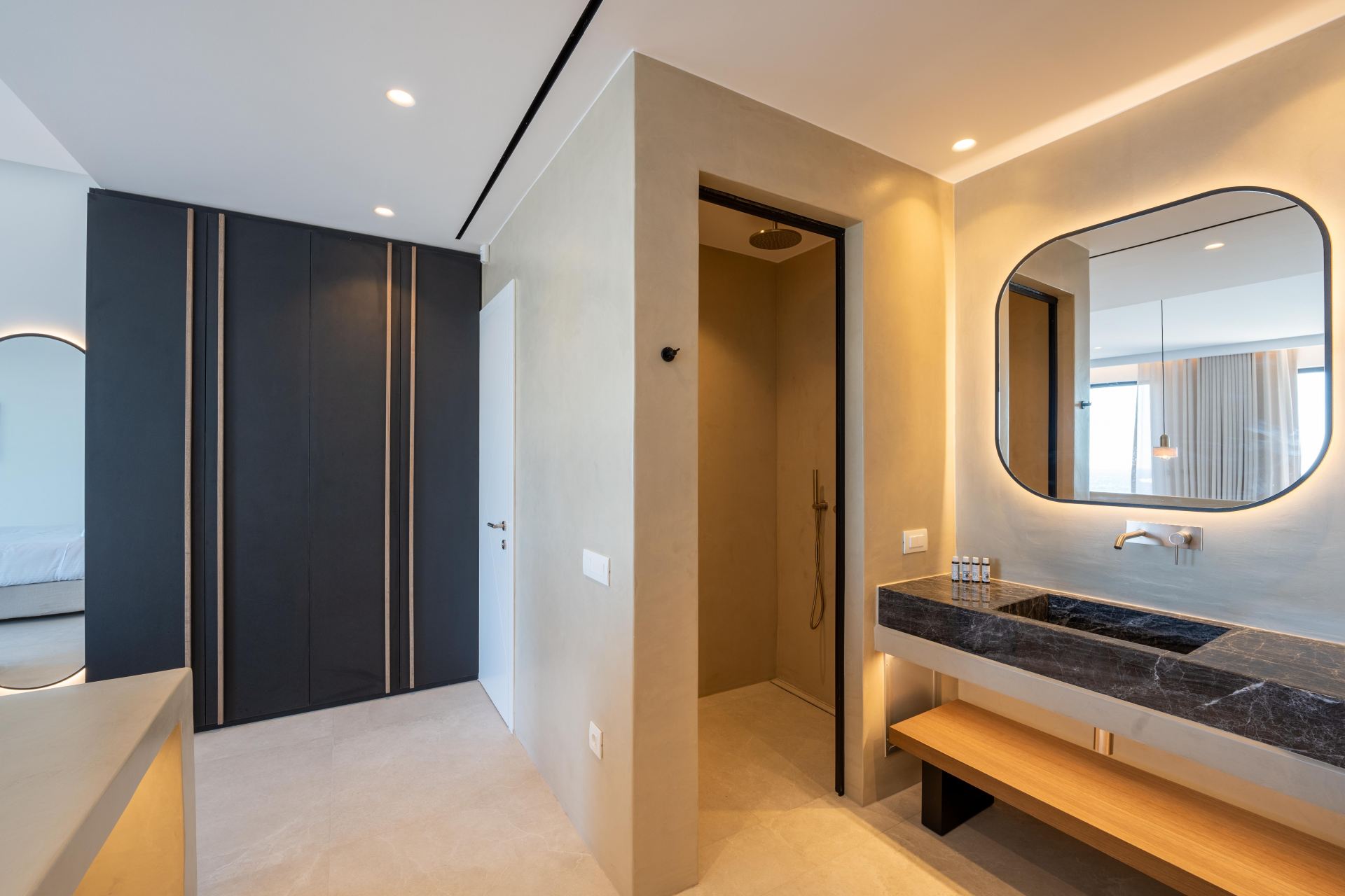 Splendid Waterfront Villa 2