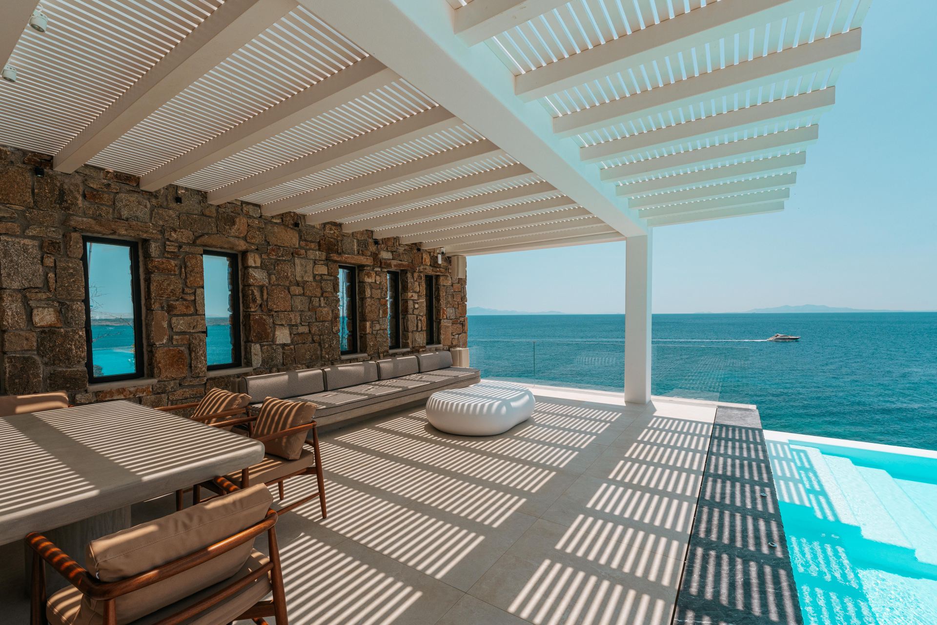 Splendid Waterfront Villa 2