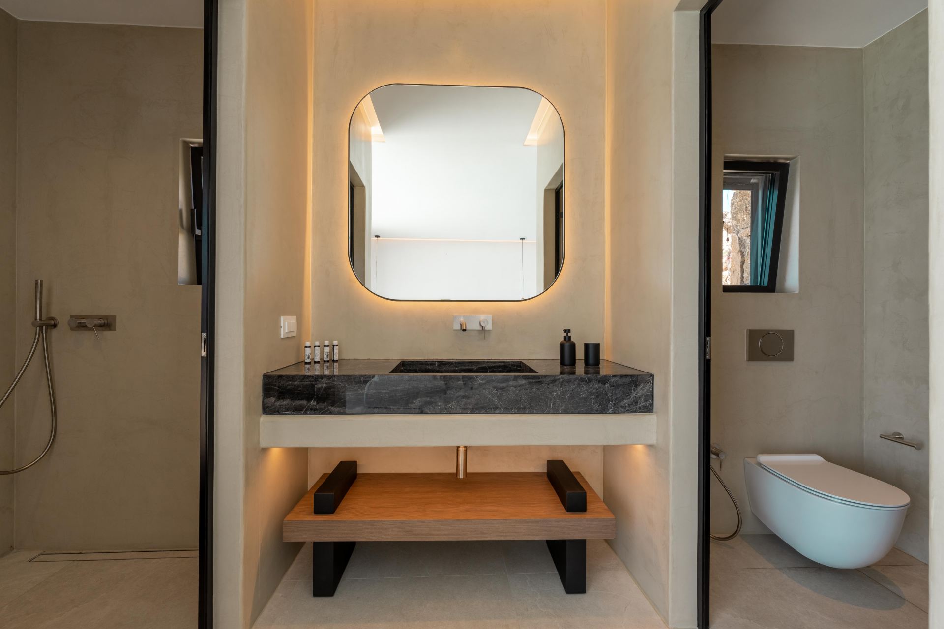 Splendid Waterfront Villa 2