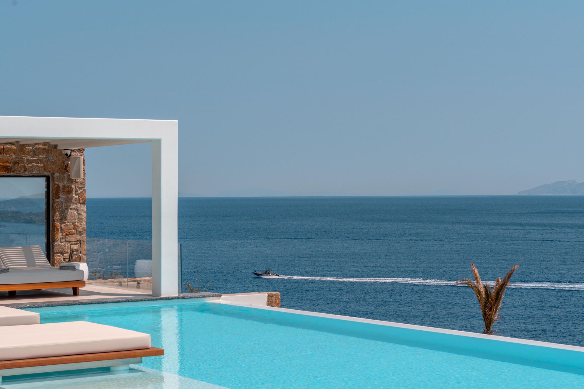 Splendid Waterfront Villa 2