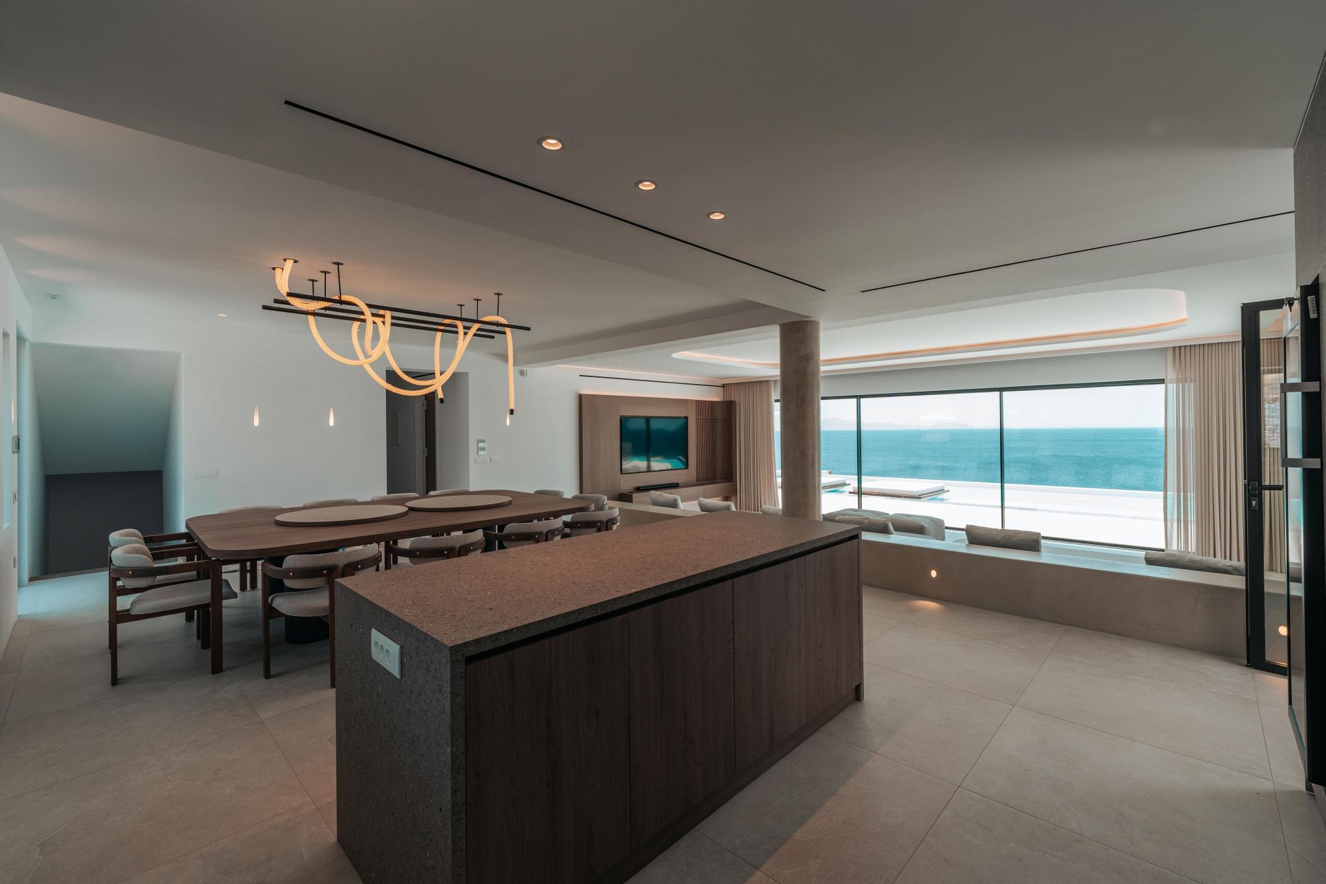 Splendid Waterfront Villa 1