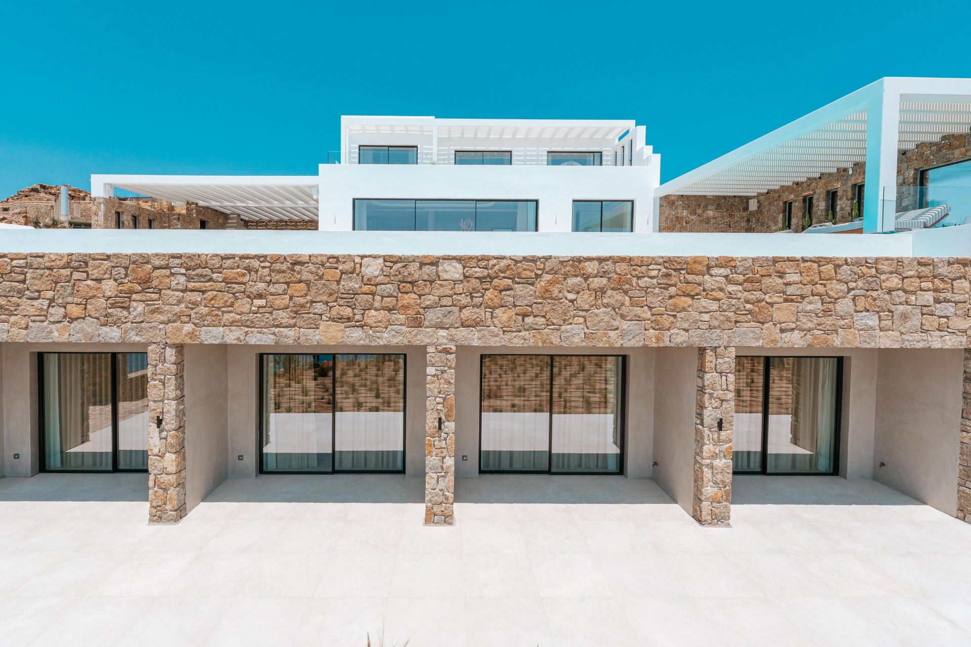 Splendid Waterfront Villa 1