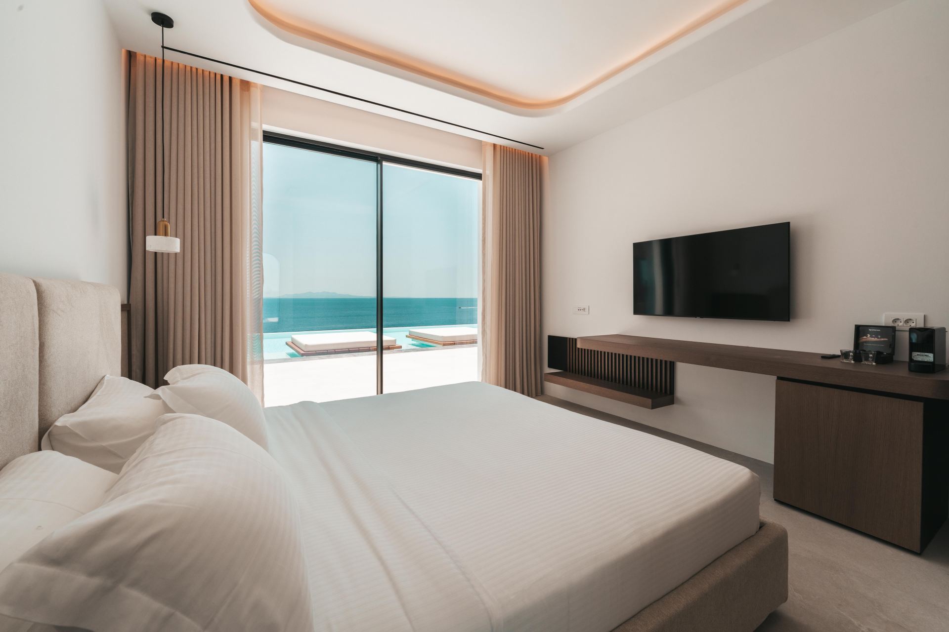 Splendid Waterfront Villa 1