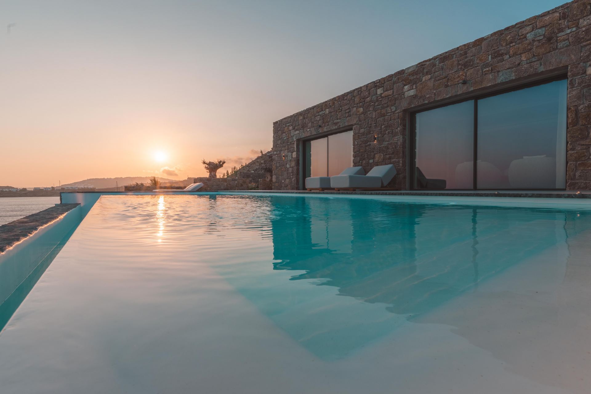 Splendid Waterfront Villas