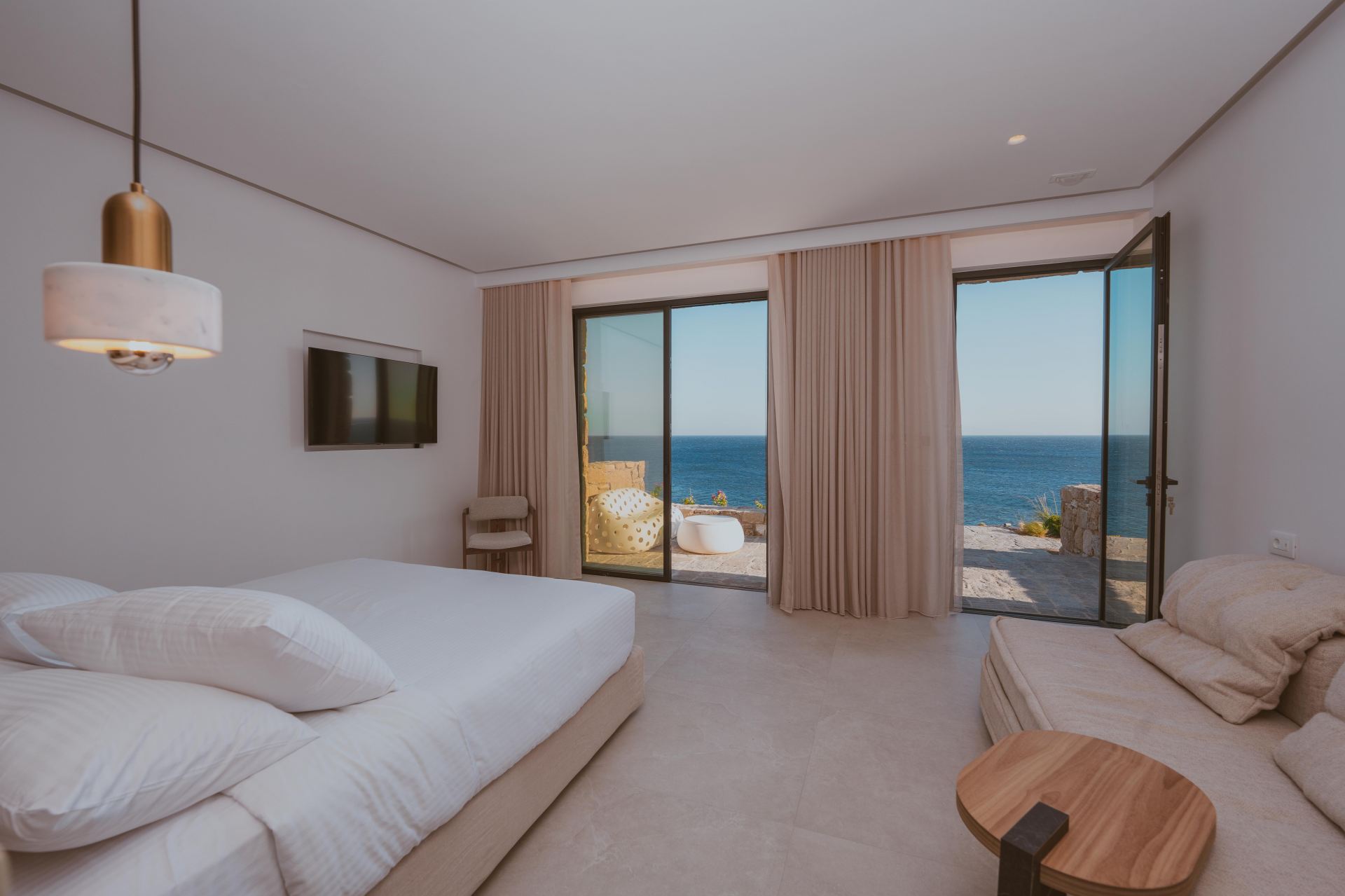 Splendid Waterfront Villa 2