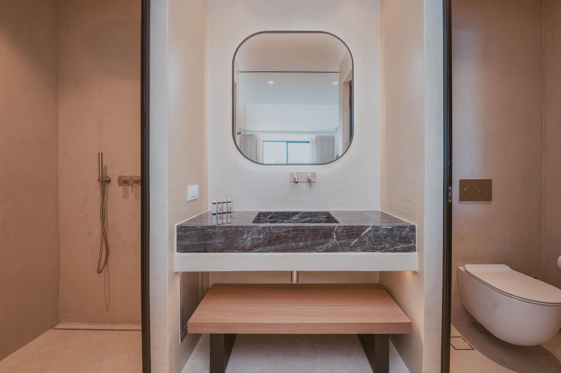 Splendid Waterfront Villa 2