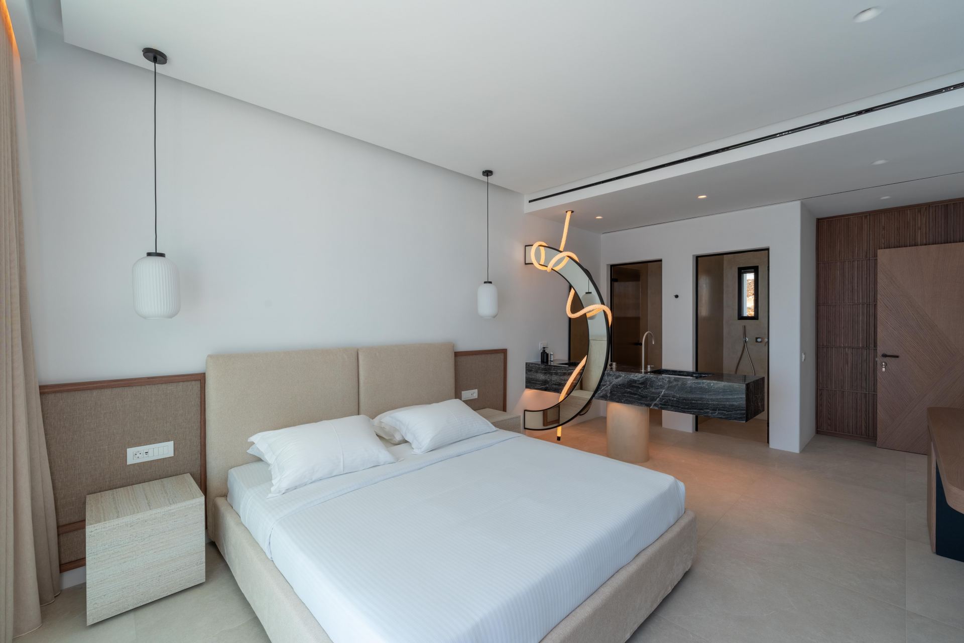 Splendid Waterfront Villa 1