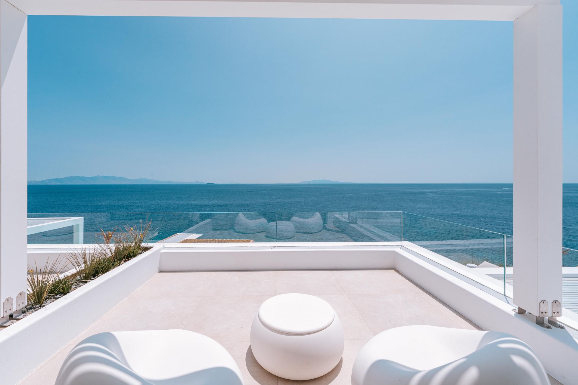 Splendid Waterfront Villa 1