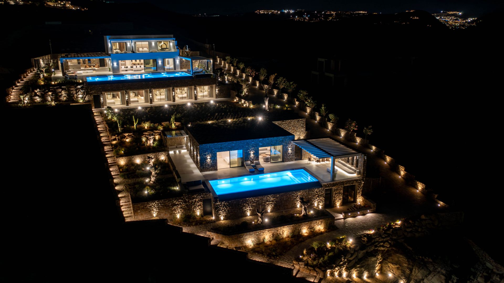 Splendid Waterfront Villas