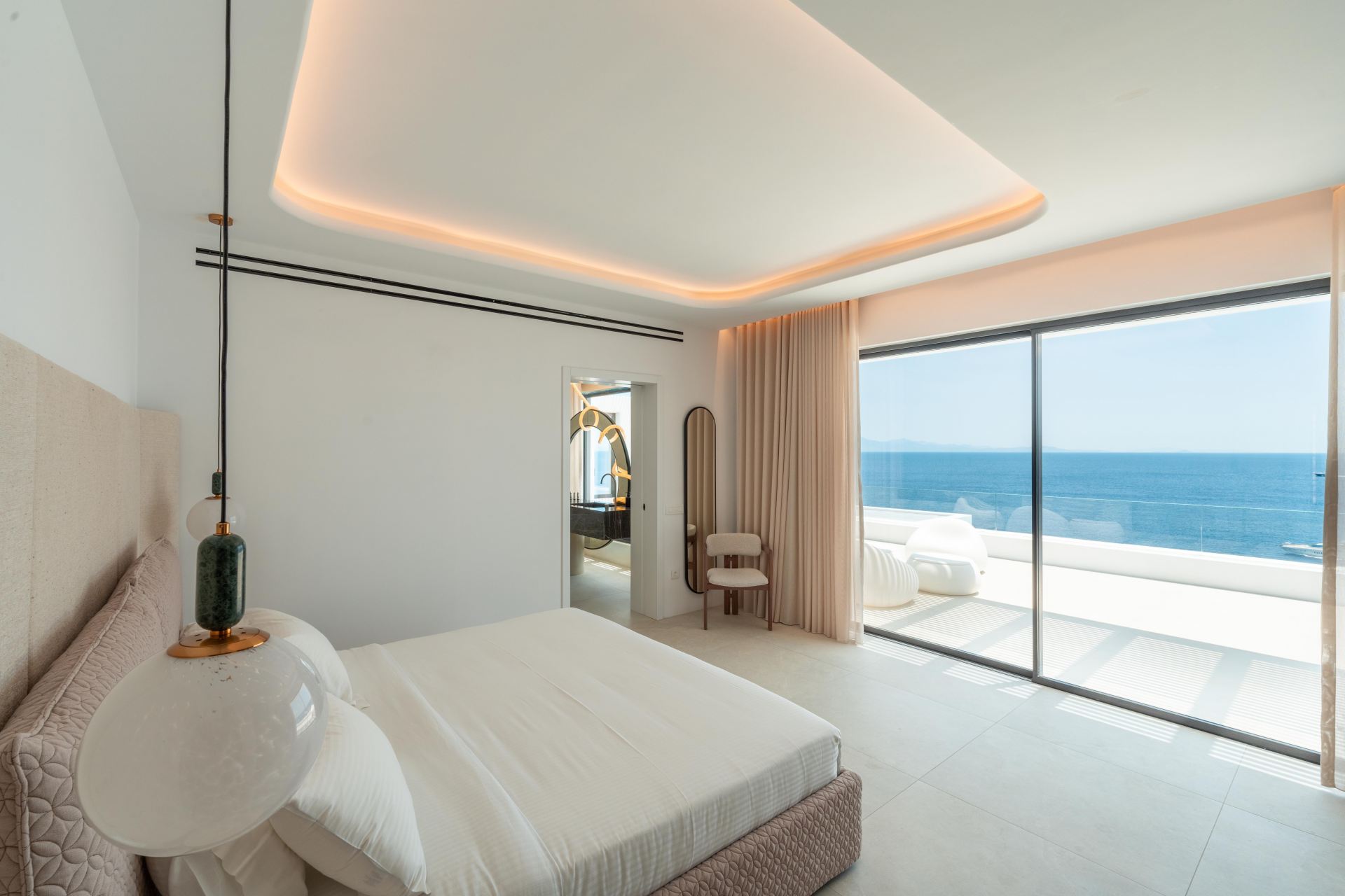 Splendid Waterfront Villa 1