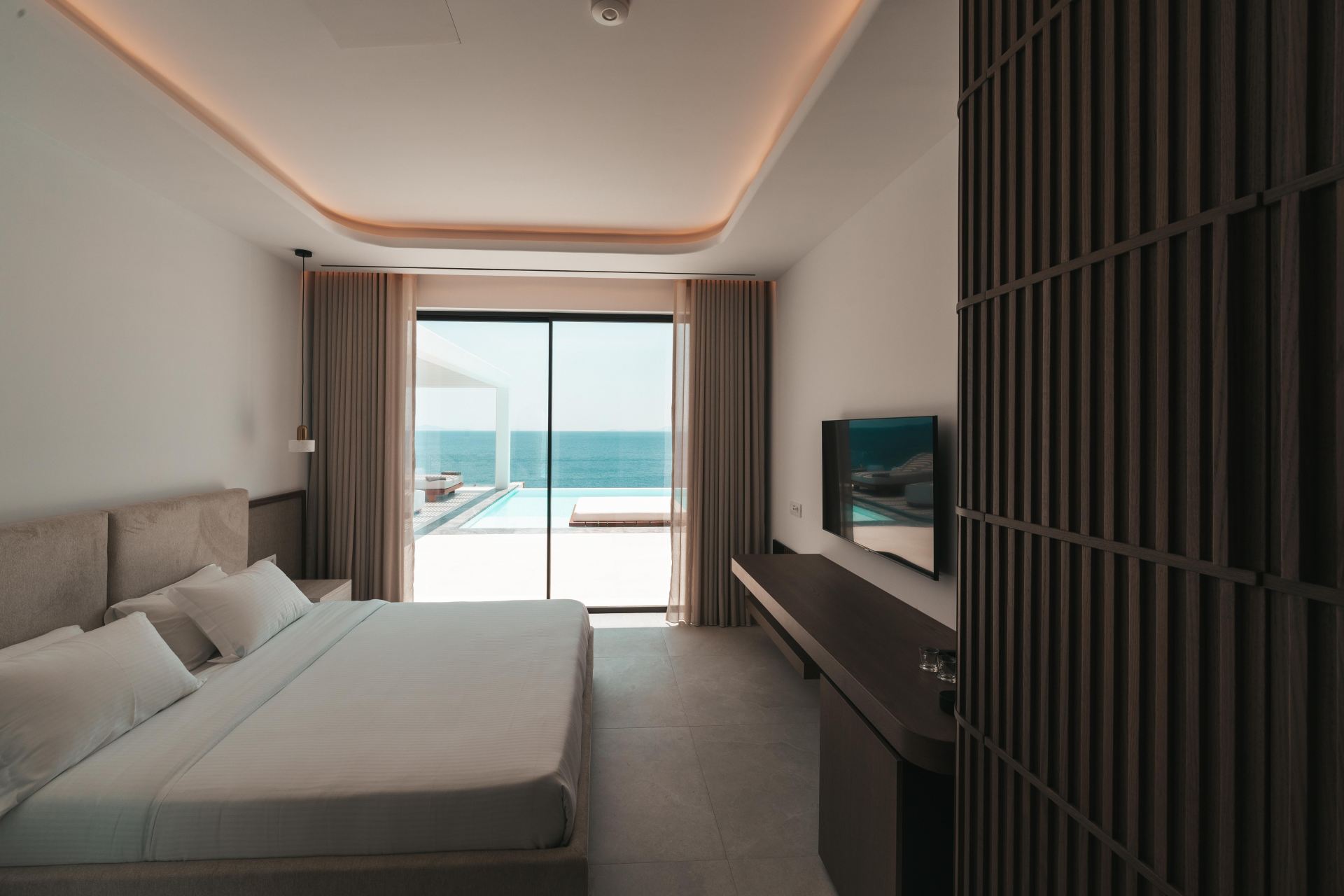 Splendid Waterfront Villa 1