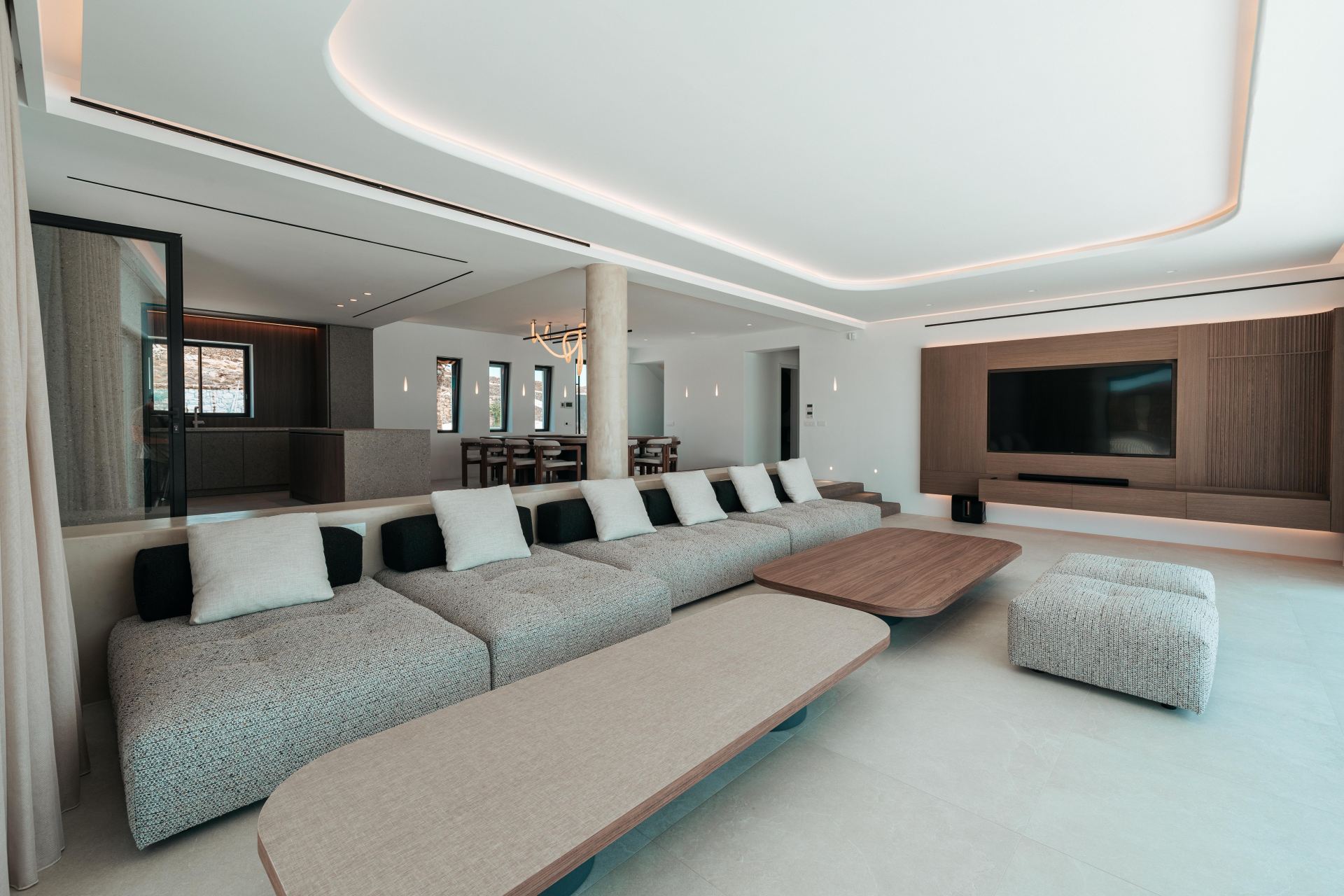 Splendid Waterfront Villa 1