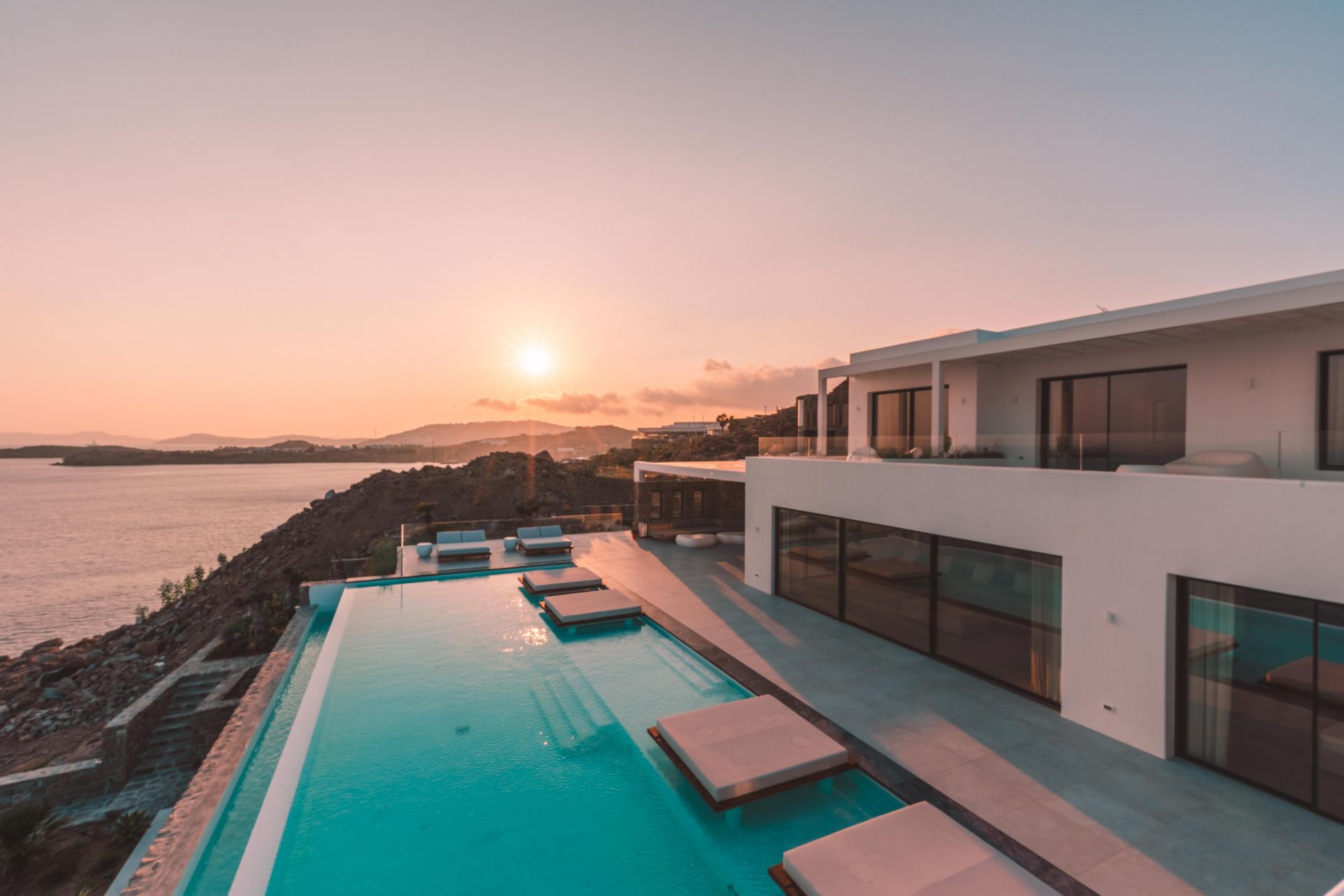 Splendid Waterfront Villa 1