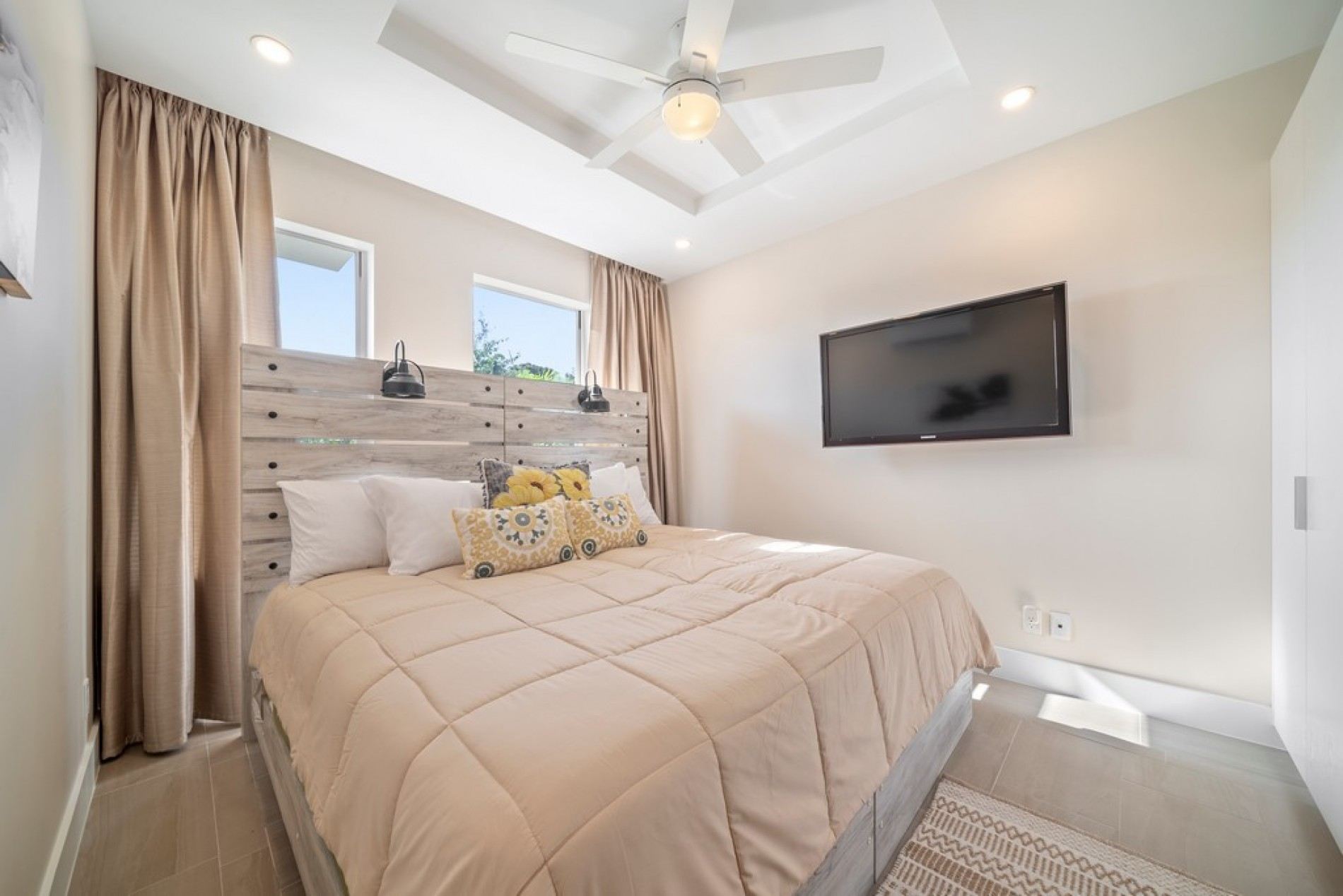 Coral Beach 101 - The Crescent