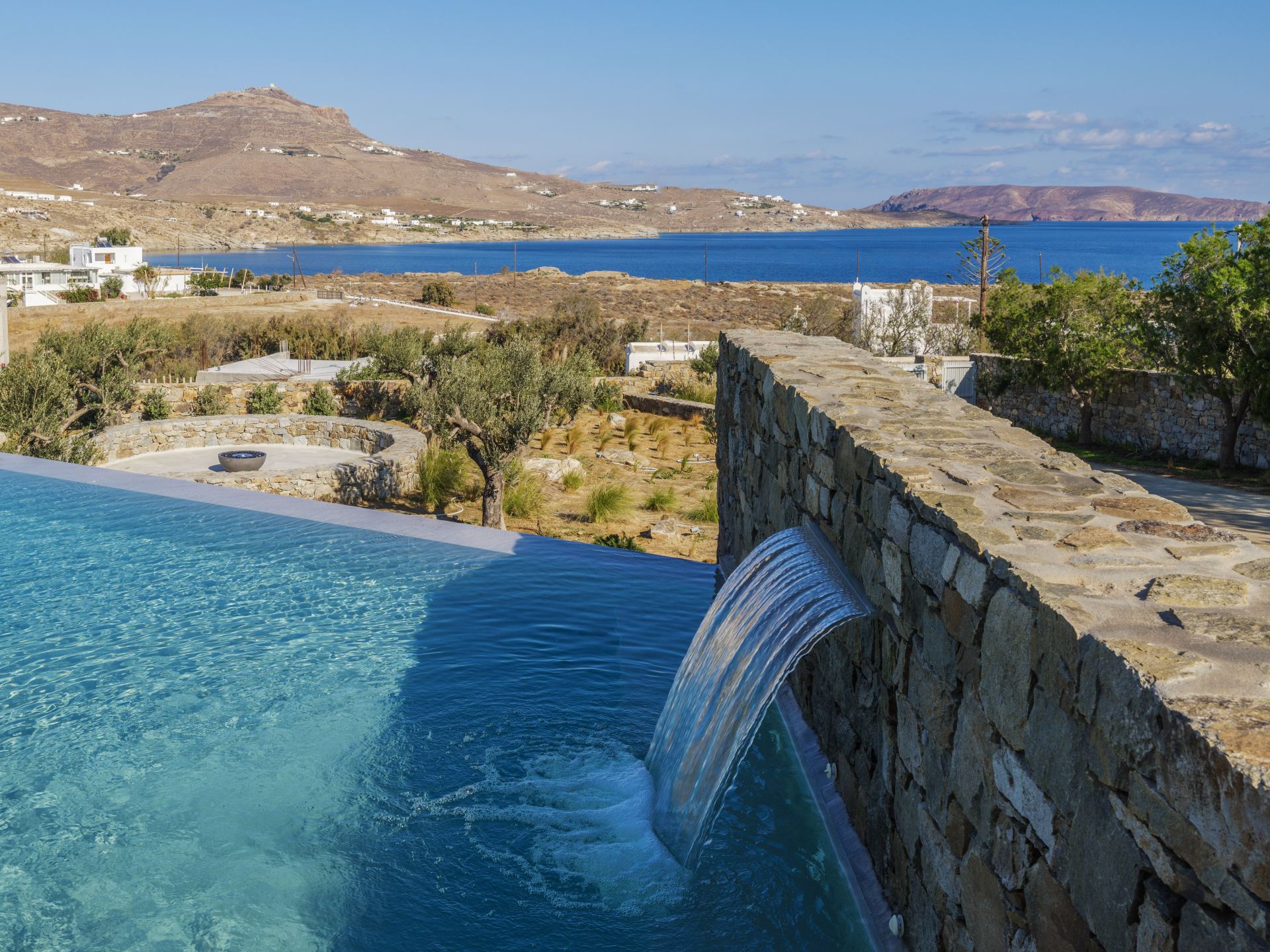 Blue Eye Grand Villa