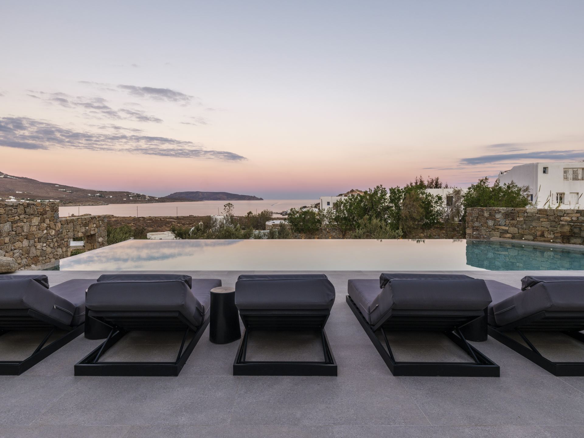 Blue Eye Grand Villa