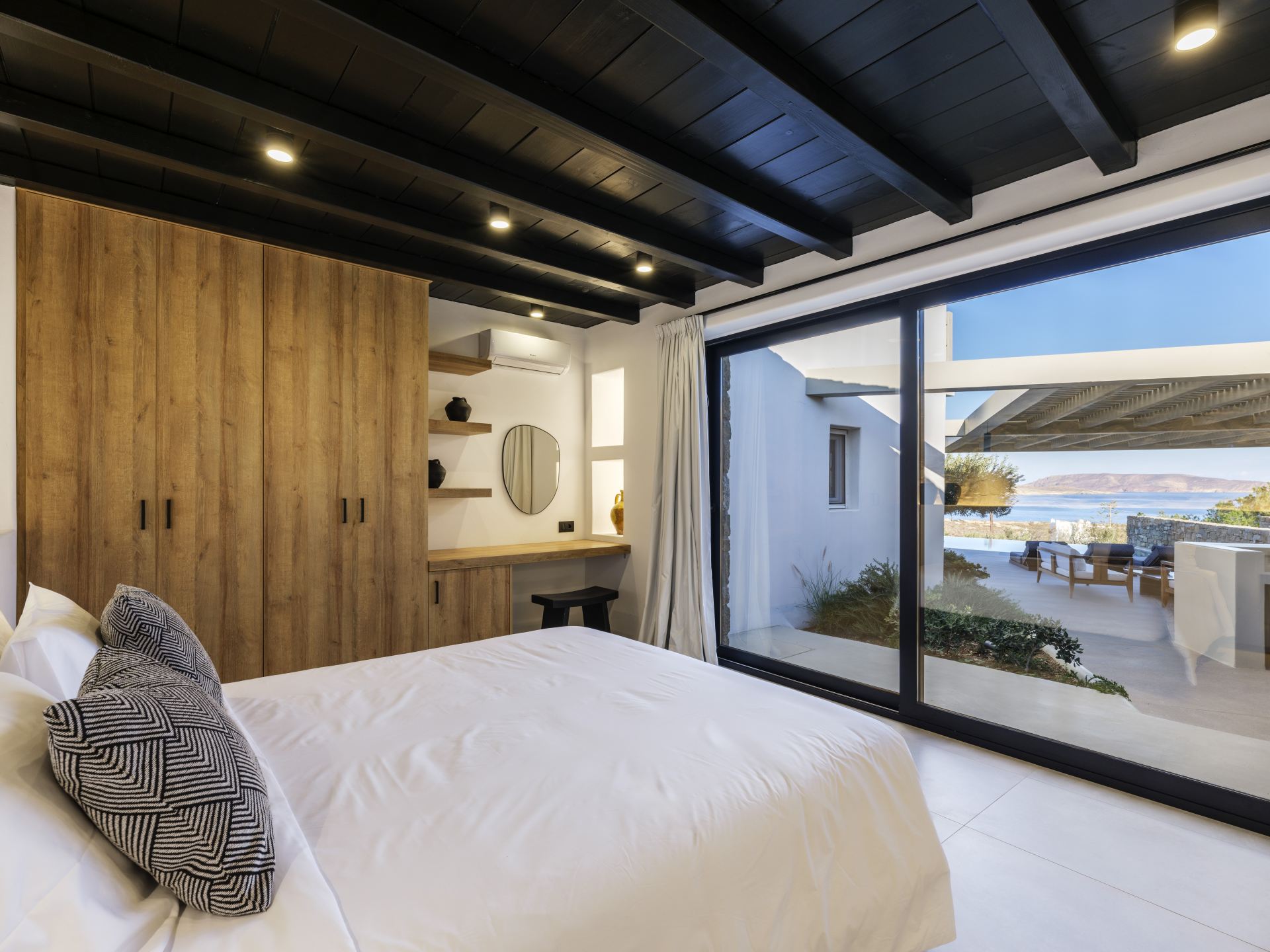 Blue Eye Grand Villa