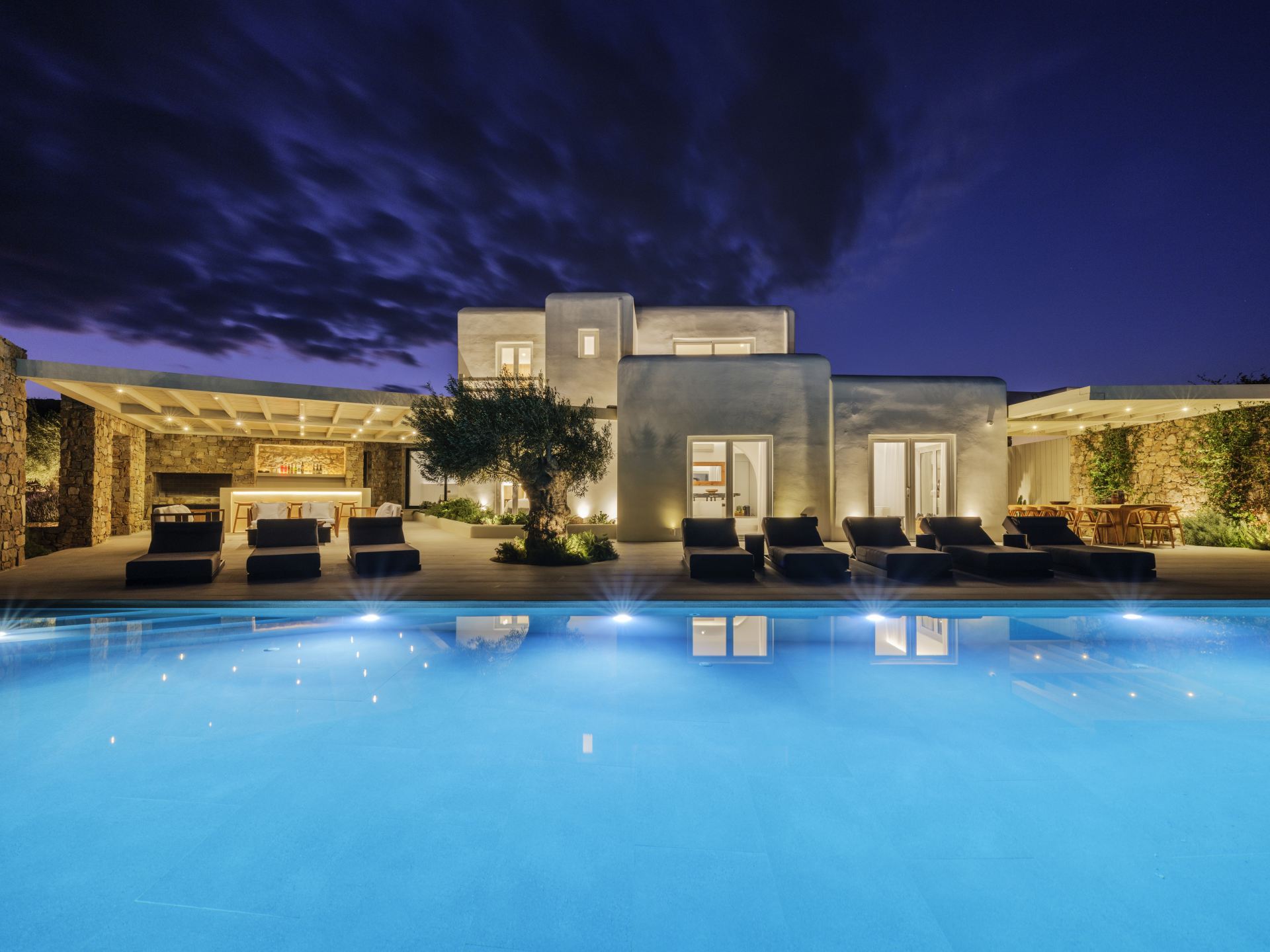 Blue Eye Grand Villa