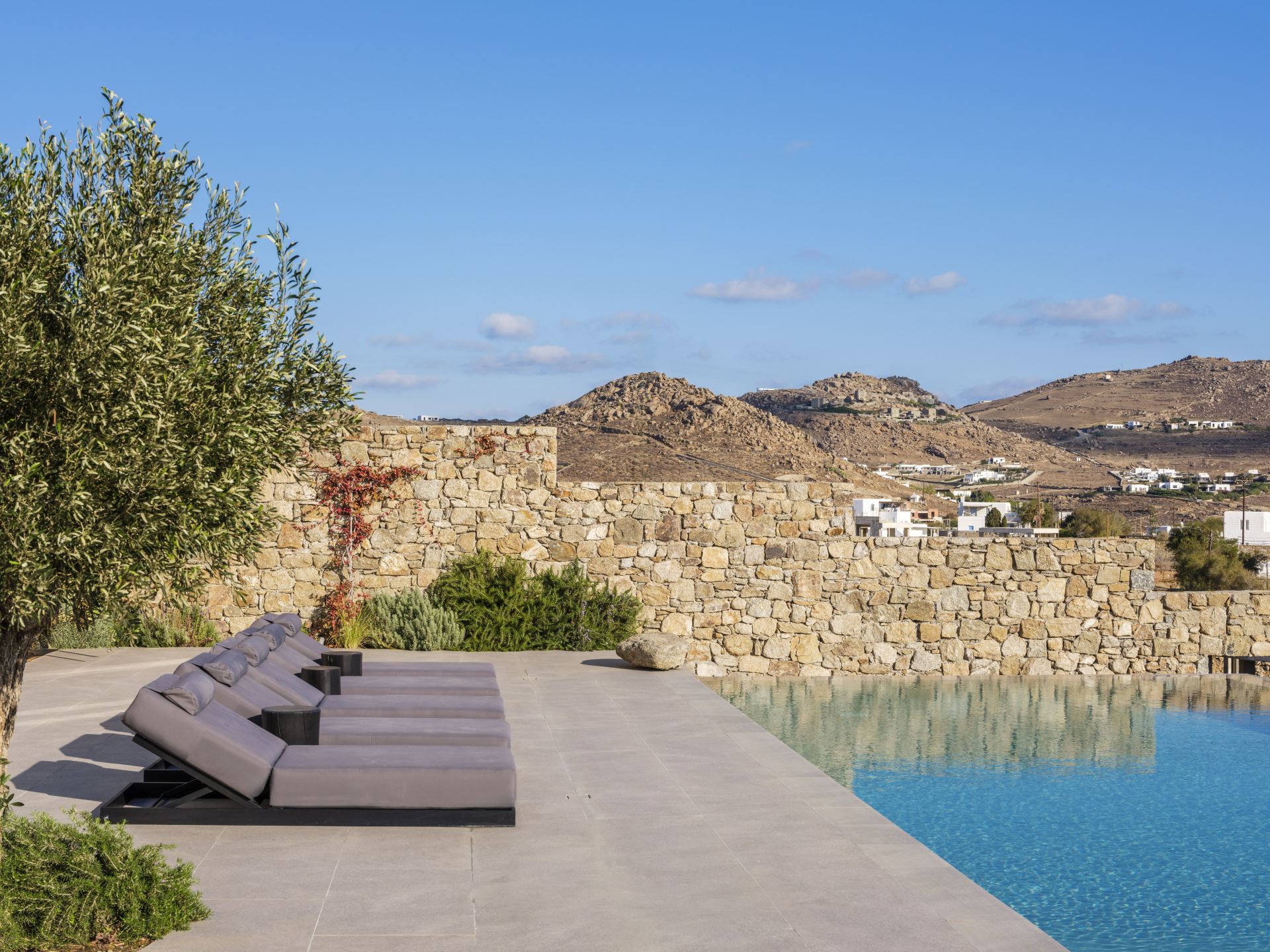 Blue Eye Grand Villa