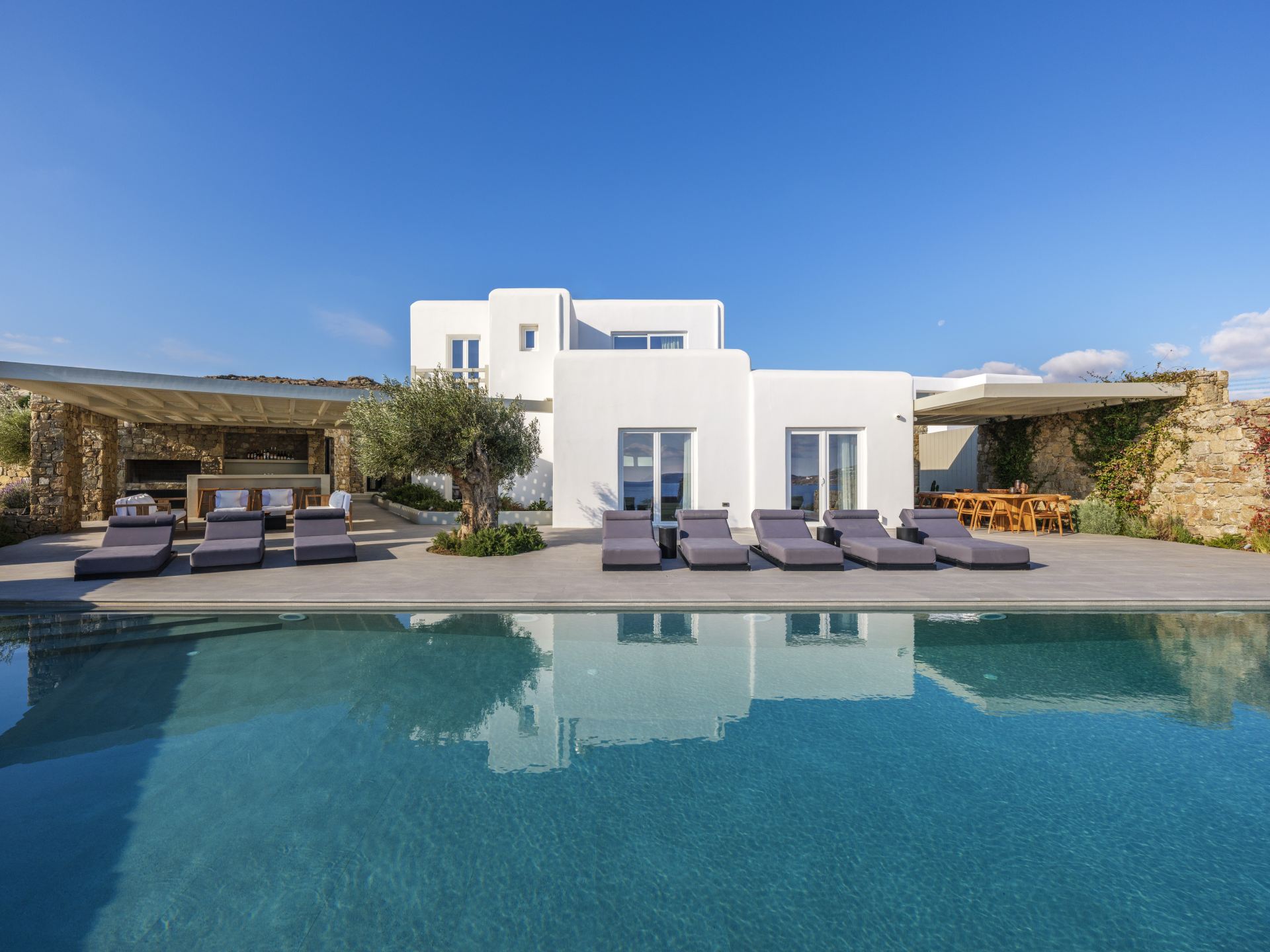 Blue Eye Grand Villa