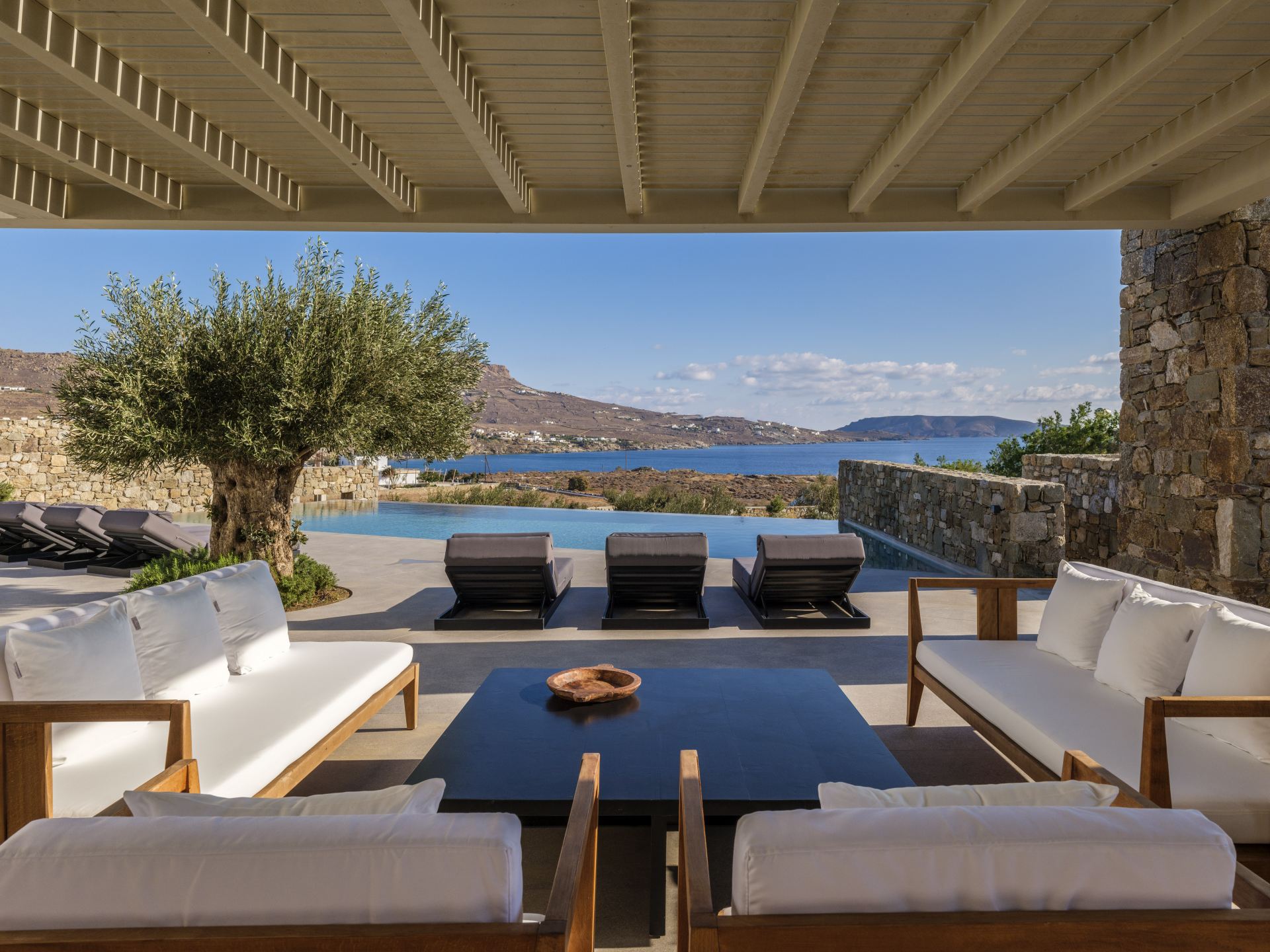 Blue Eye Grand Villa