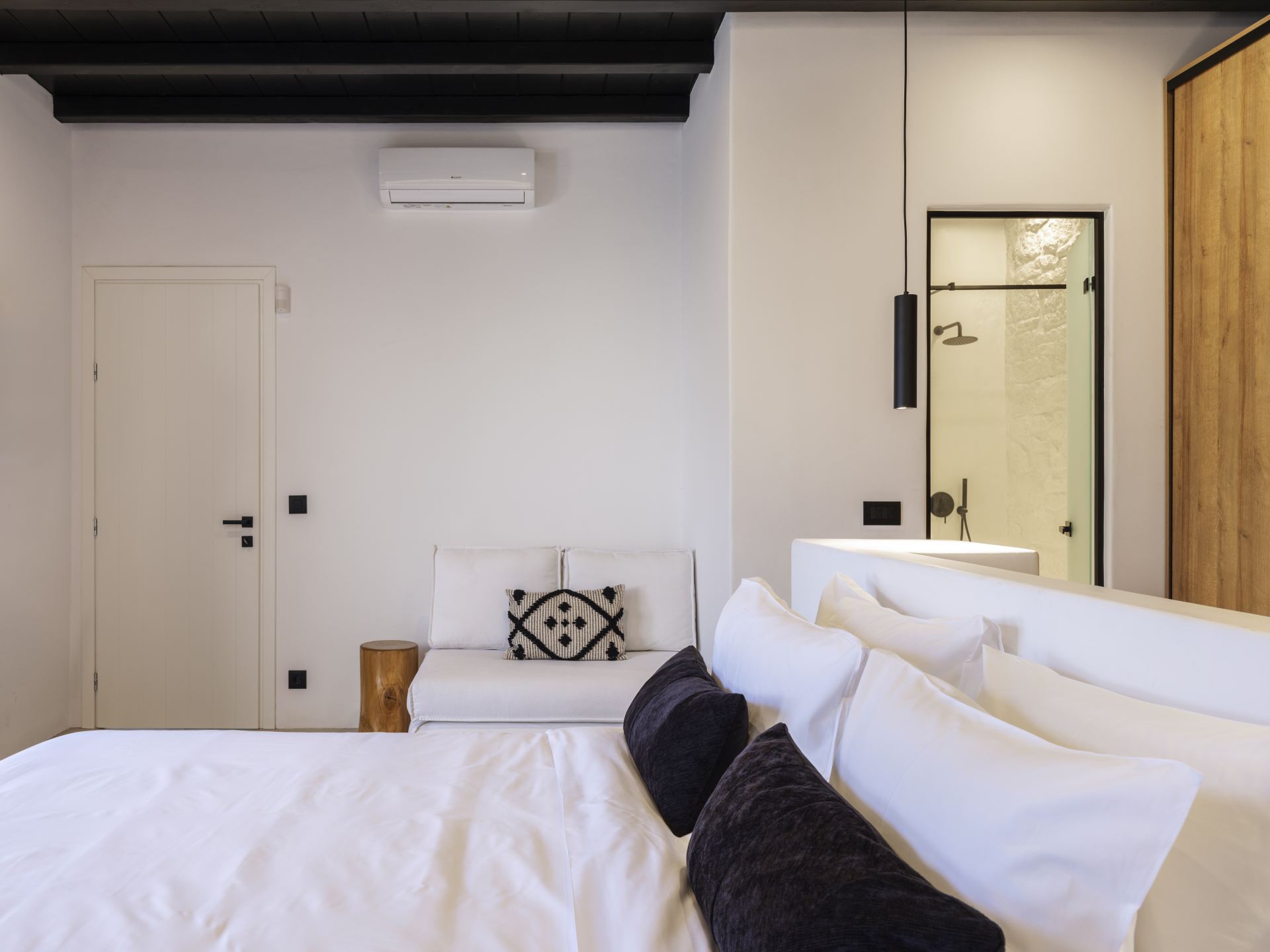 Blue Eye Grand Villa