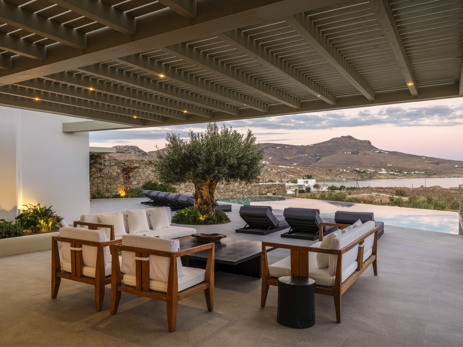 Blue Eye Grand Villa