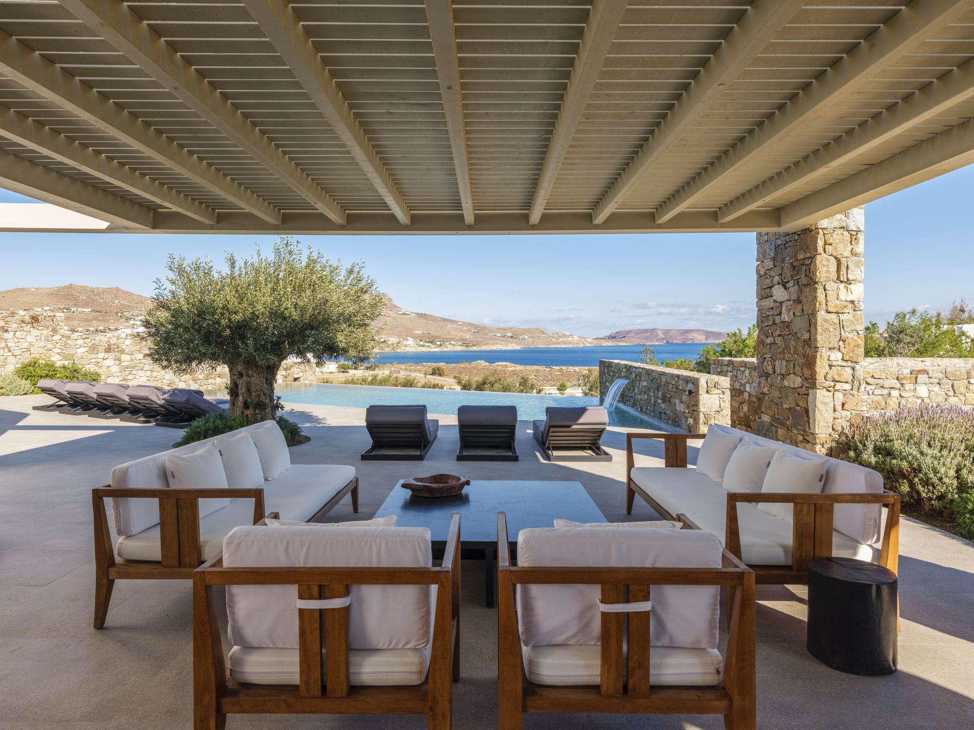 Blue Eye Grand Villa