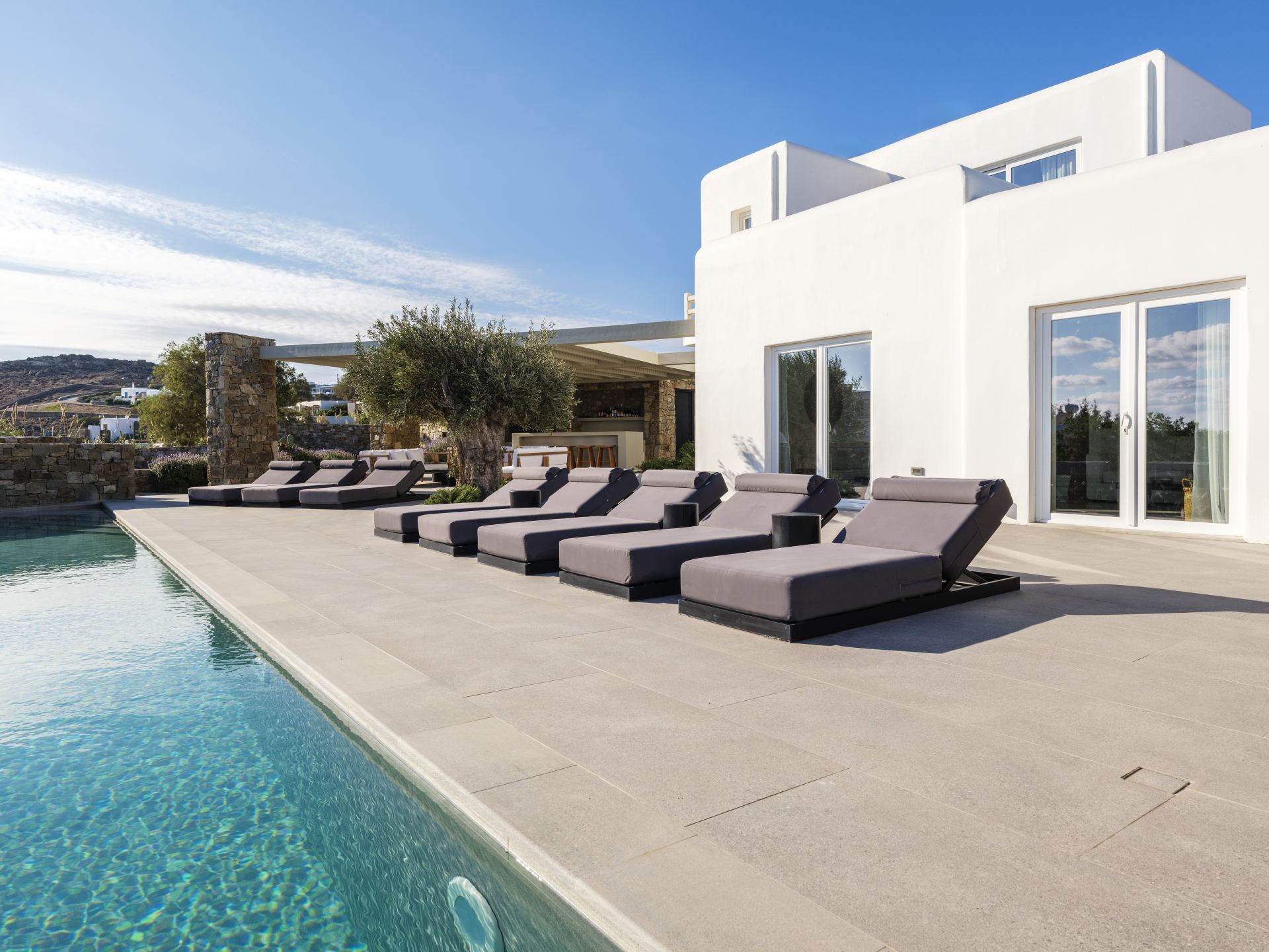 Blue Eye Grand Villa