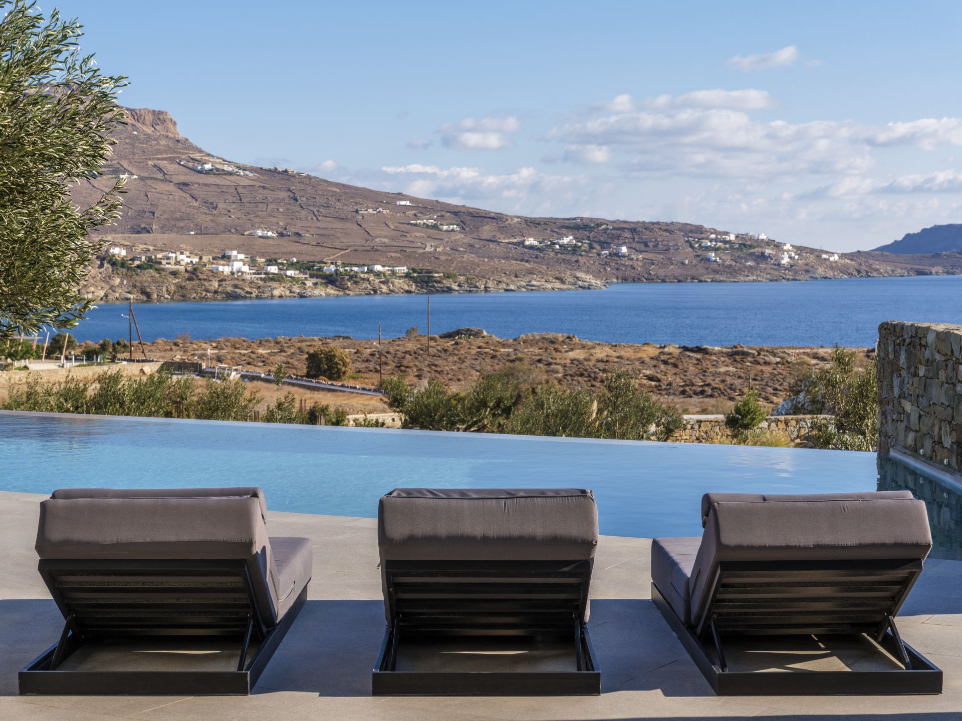 Blue Eye Grand Villa